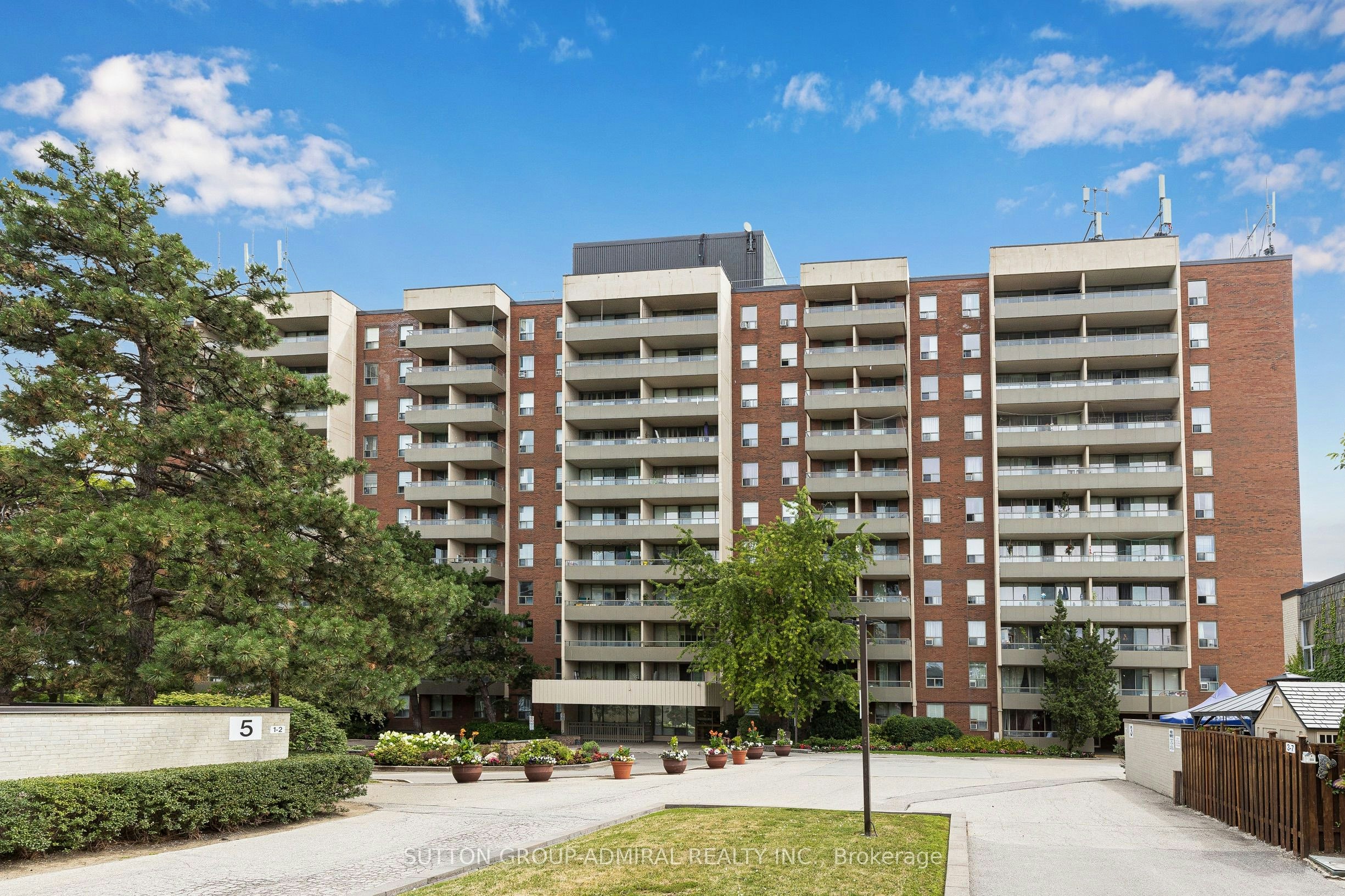 513-1 Four Winds Drive, Toronto, ON, M3J 2T1
