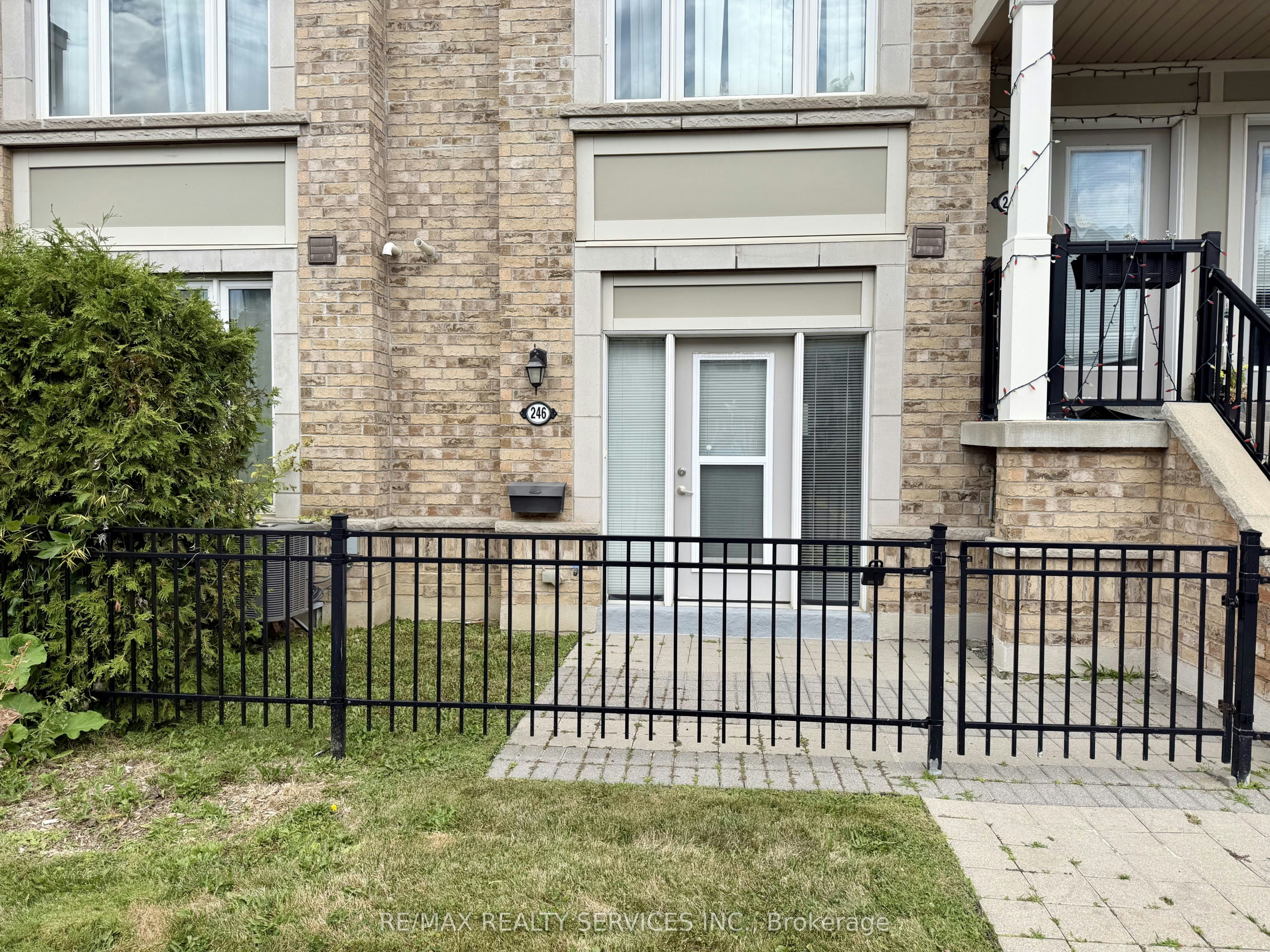 256-250 Sunny Meadow Boulevard, Brampton, ON, L6R 3Y6 - 2