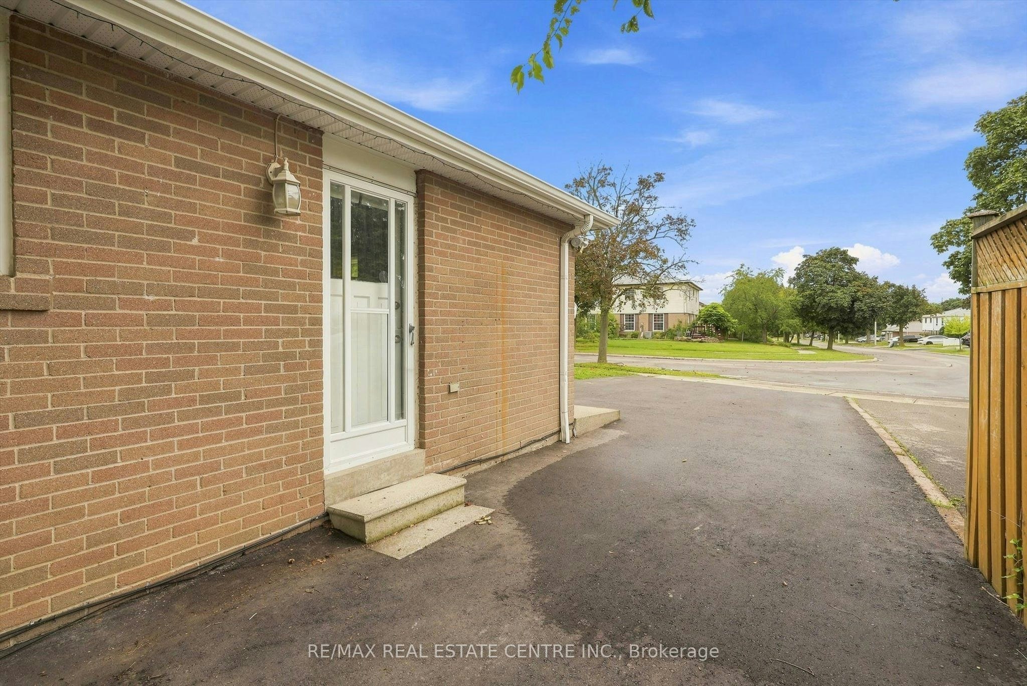 Lower-33 Garside Crescent, Brampton, ON, L6S 1H5 - 3