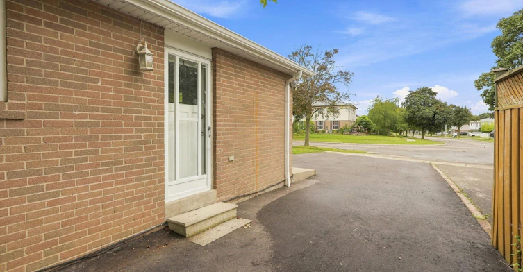 Lower-33 Garside Crescent, Brampton, ON, L6S 1H5 - 3