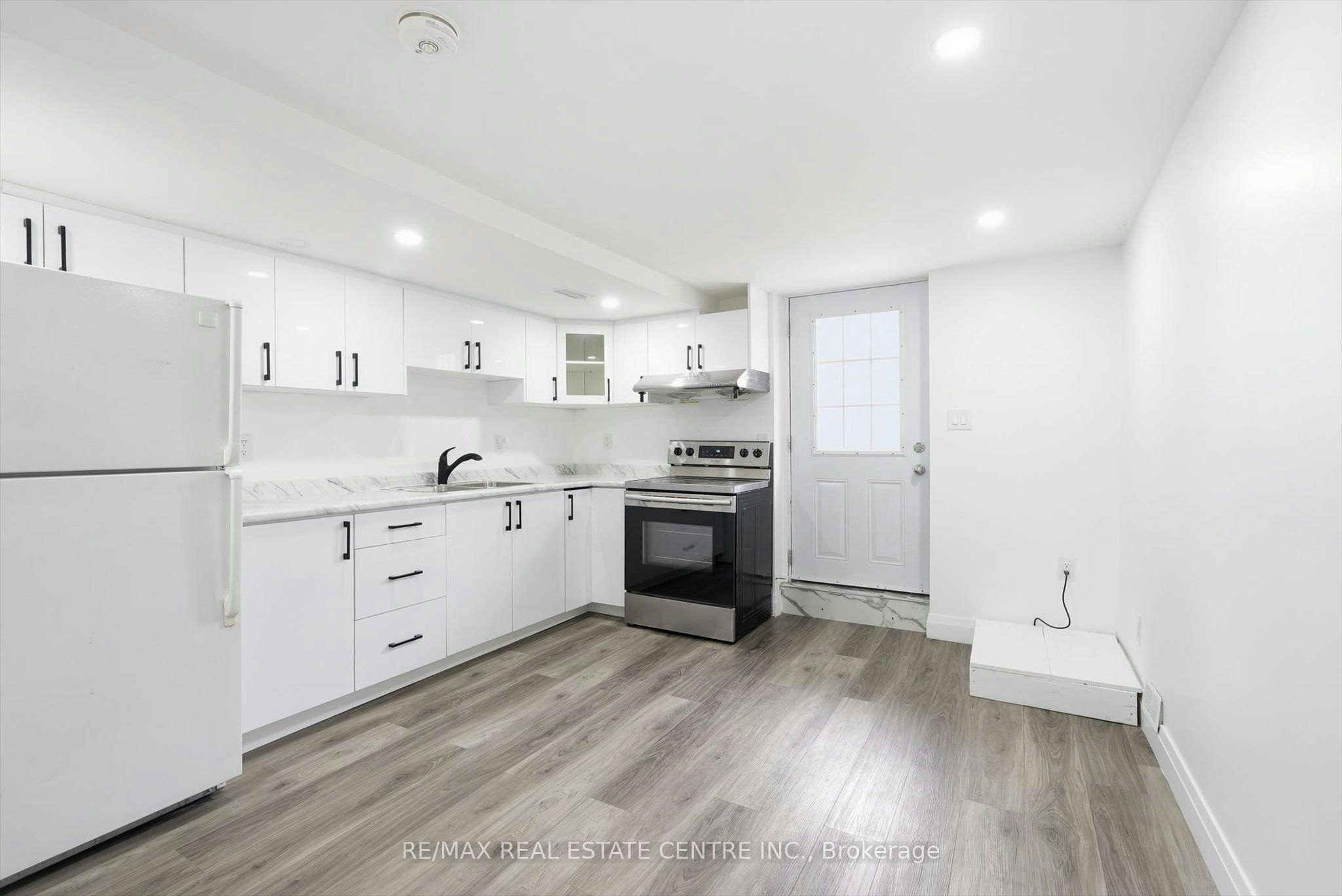 Lower-33 Garside Crescent, Brampton, ON, L6S 1H5 - 6
