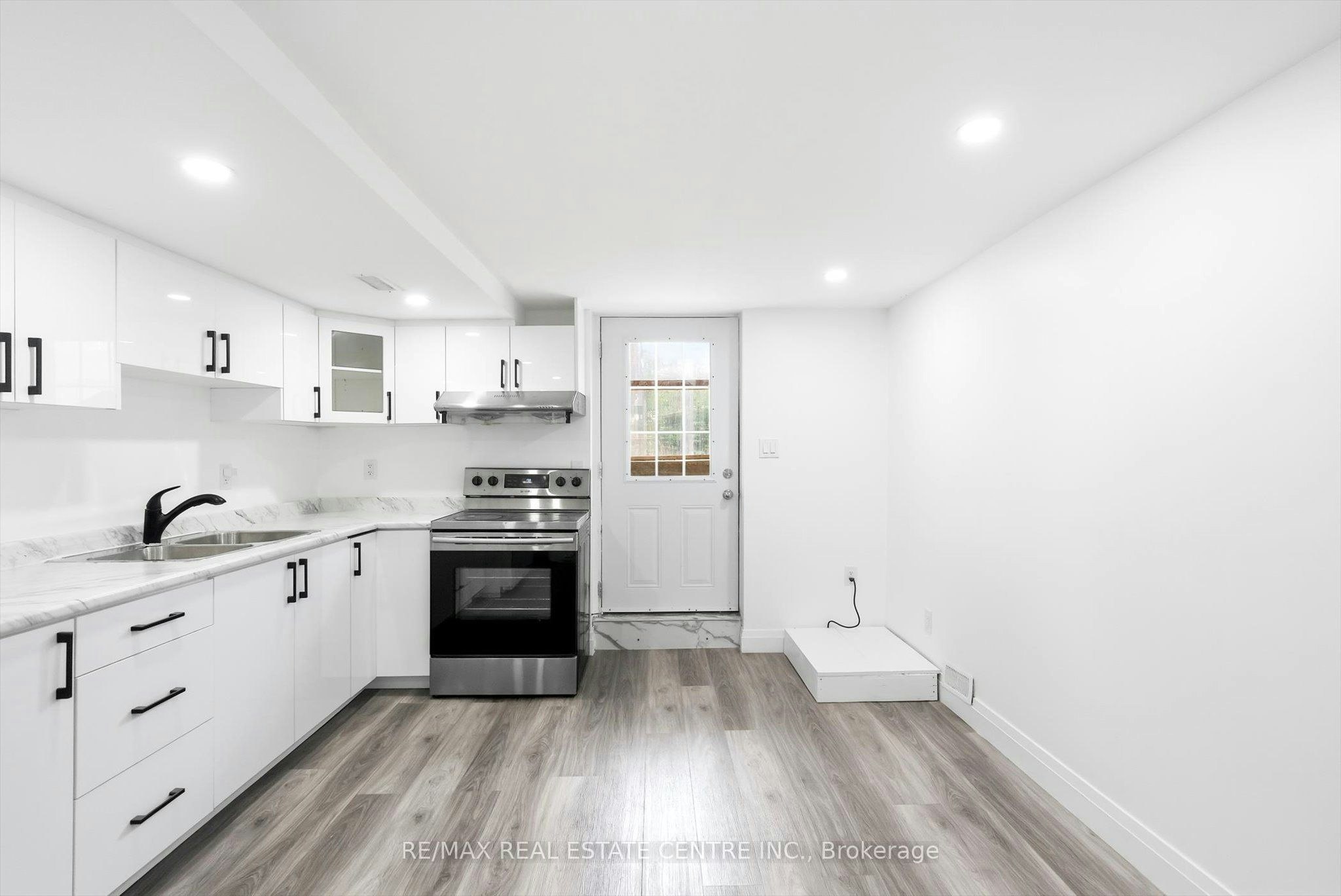 Lower-33 Garside Crescent, Brampton, ON, L6S 1H5 - 7
