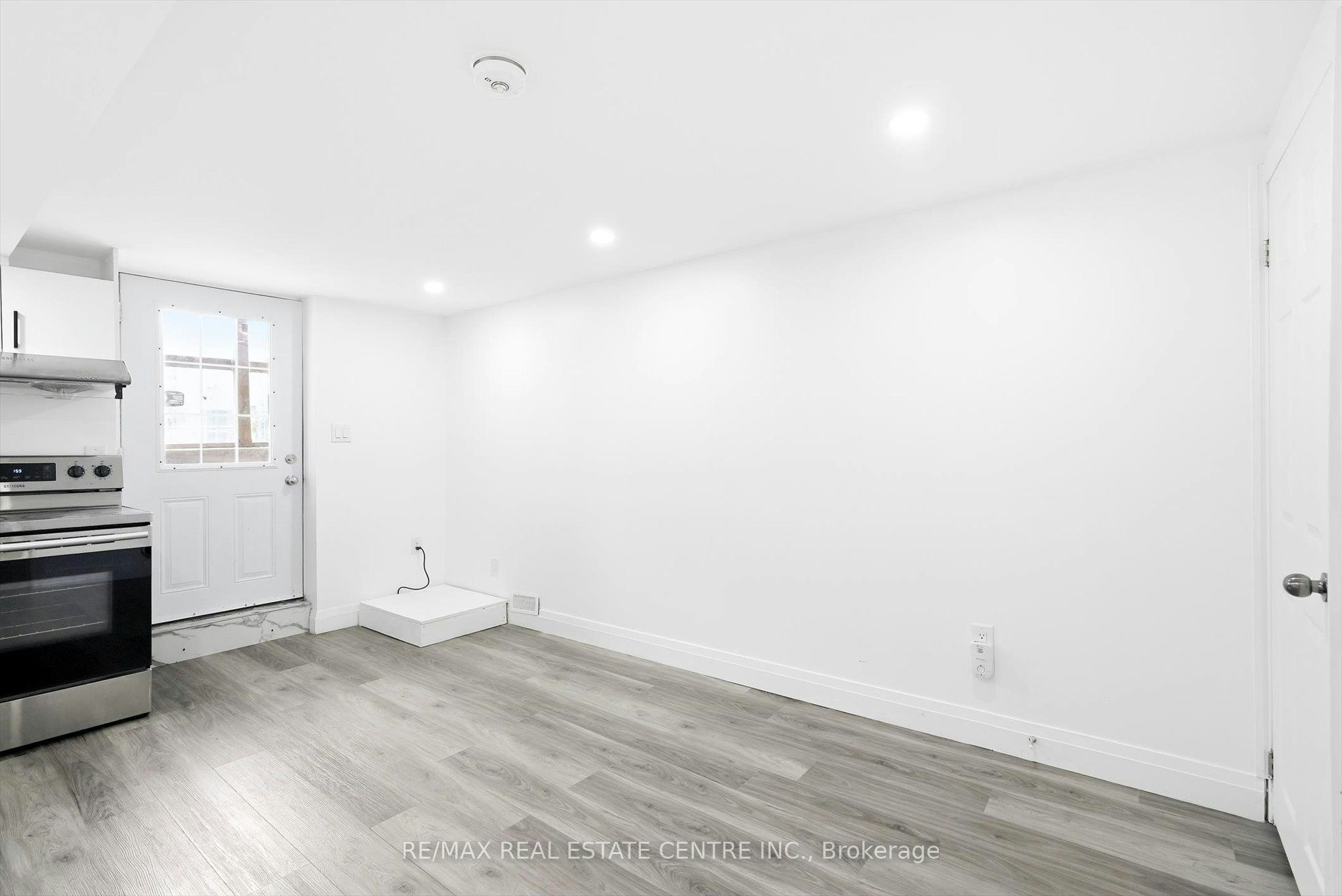 Lower-33 Garside Crescent, Brampton, ON, L6S 1H5 - 9