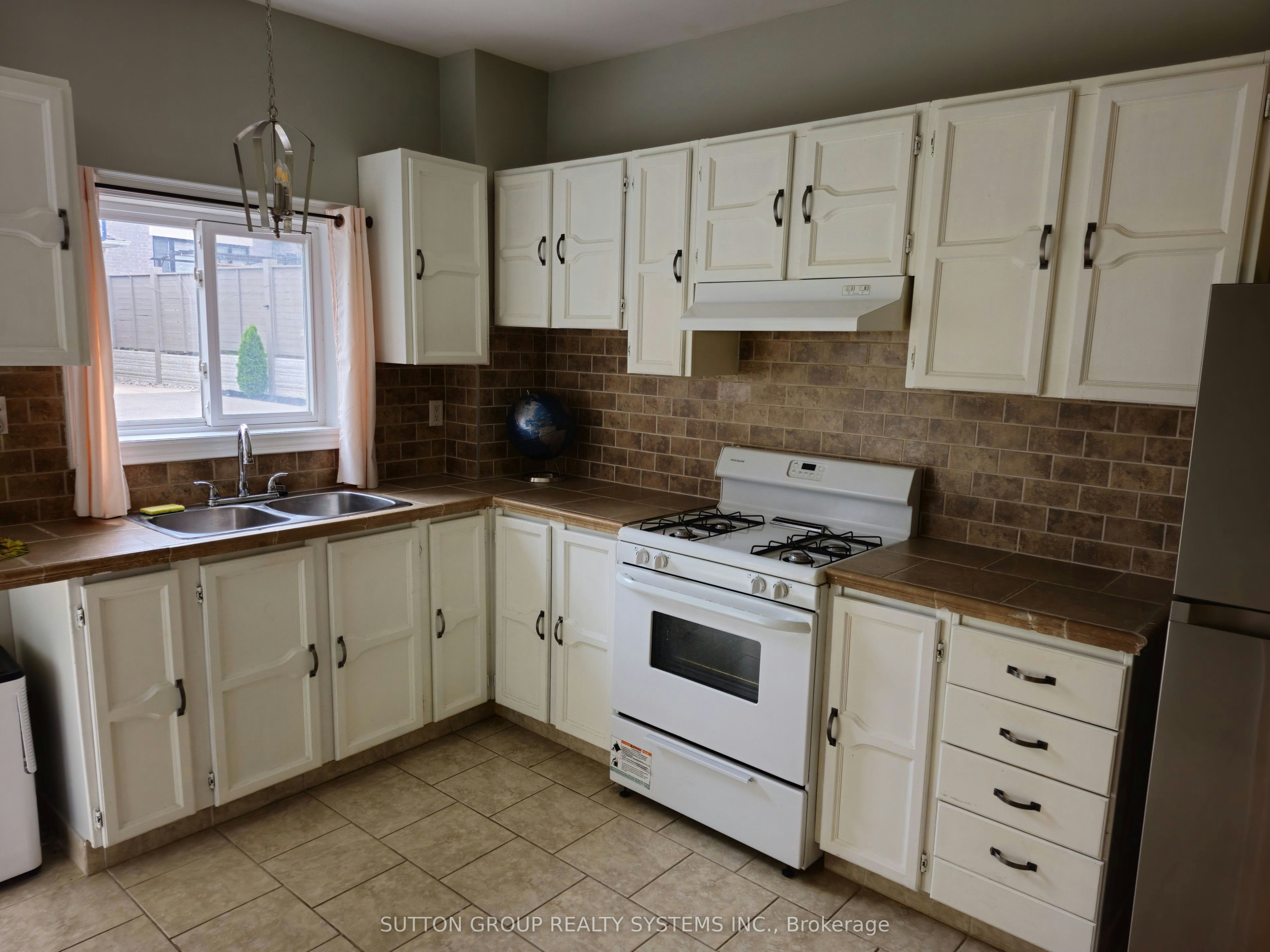 Main Level-8879 Heritage Road, Brampton, ON, L6Y 0E4 - 4