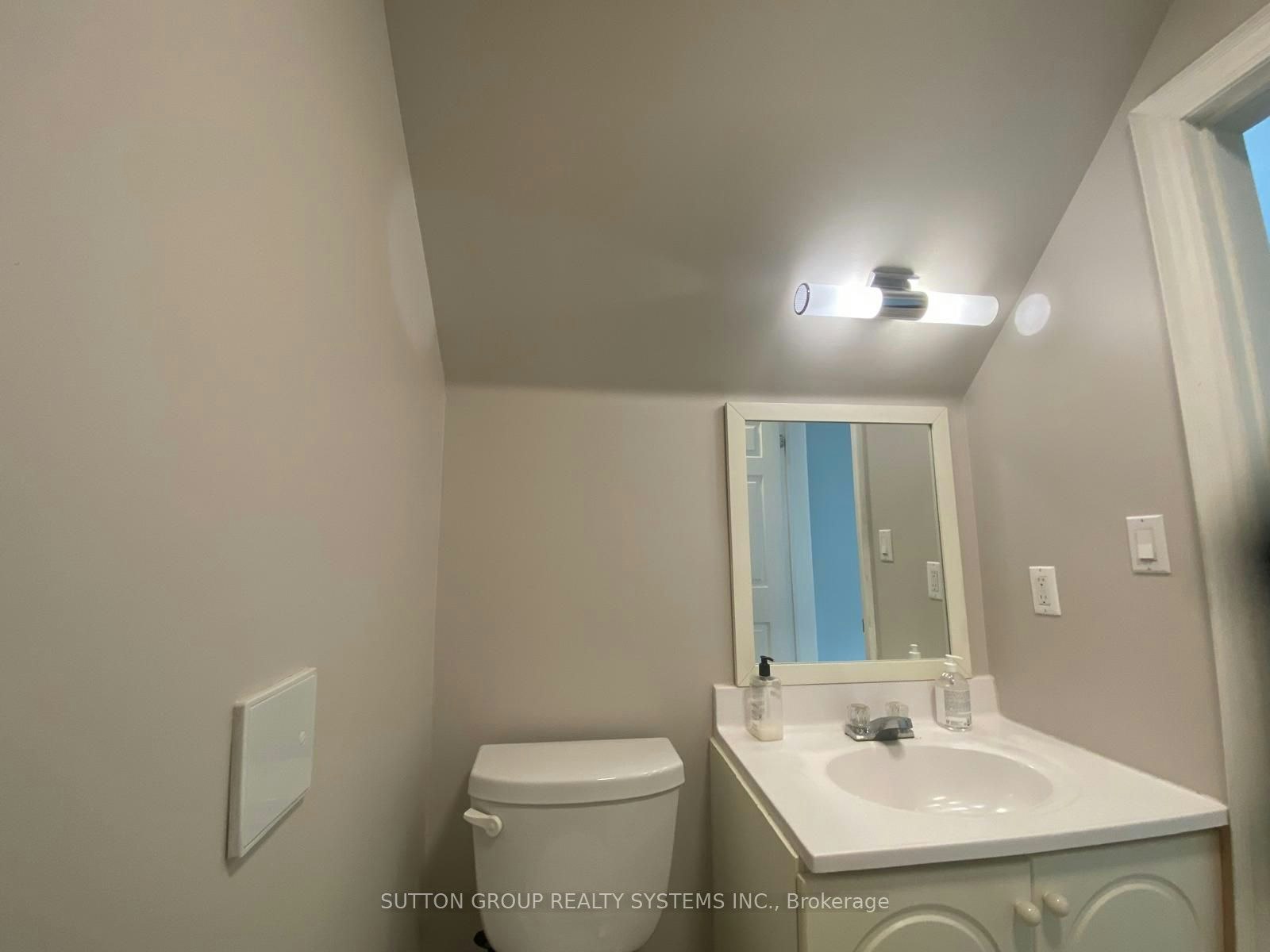 Main Level-8879 Heritage Road, Brampton, ON, L6Y 0E4 - 10