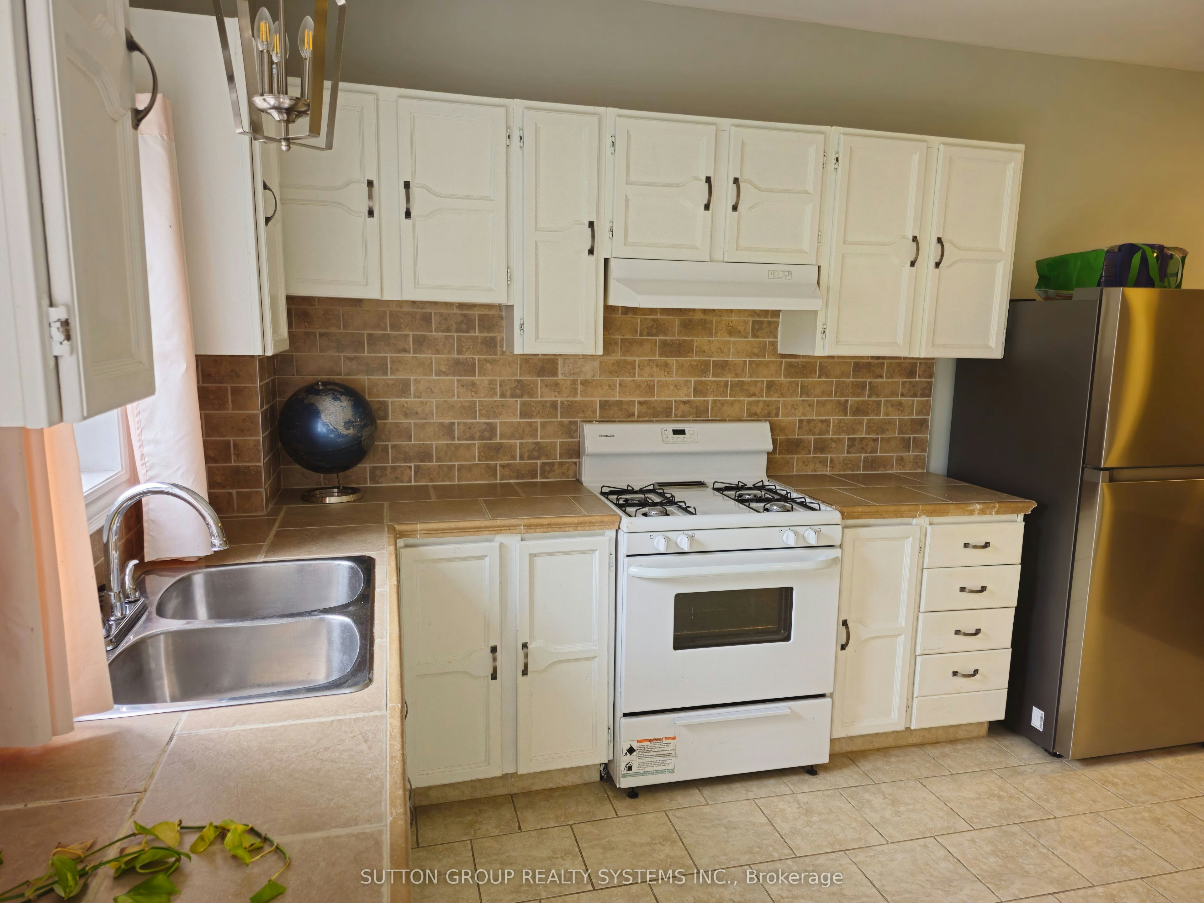 Main Level-8879 Heritage Road, Brampton, ON, L6Y 0E4 - 3