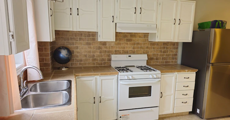Main Level-8879 Heritage Road, Brampton, ON, L6Y 0E4 - 3