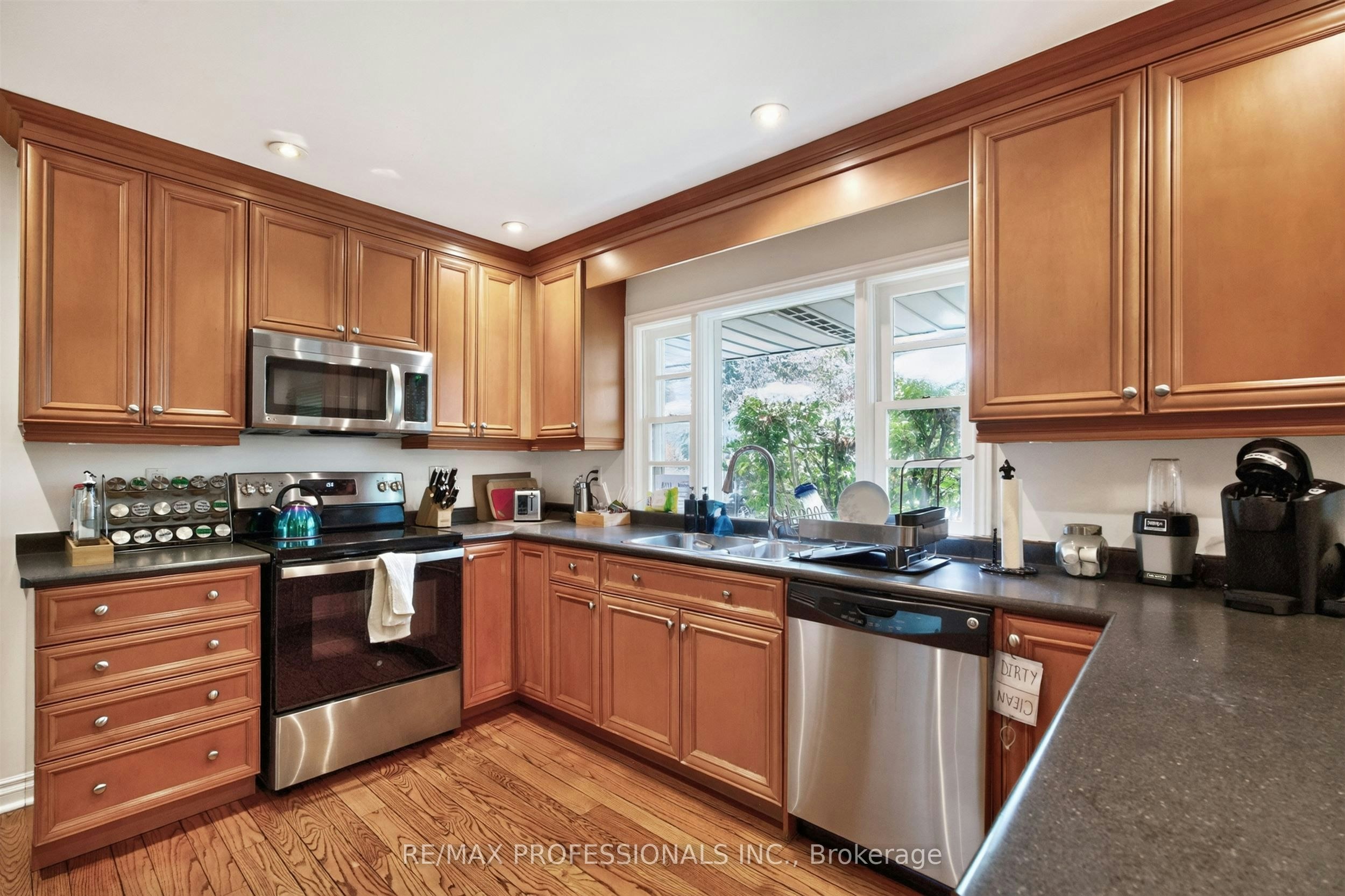 89 Valecrest Drive, Toronto, ON, M9A 4P5 - 12