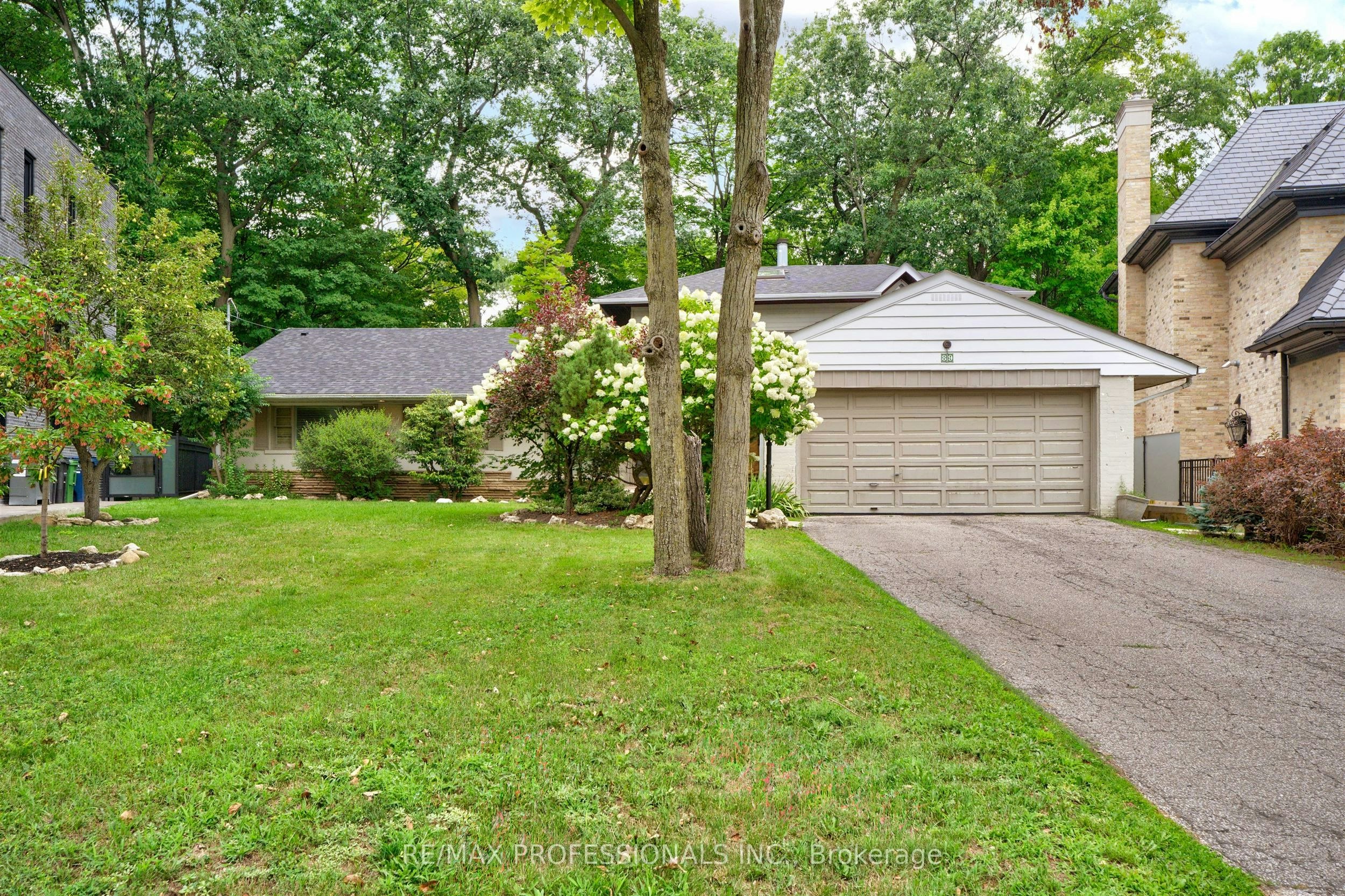89 Valecrest Drive, Toronto, ON, M9A 4P5