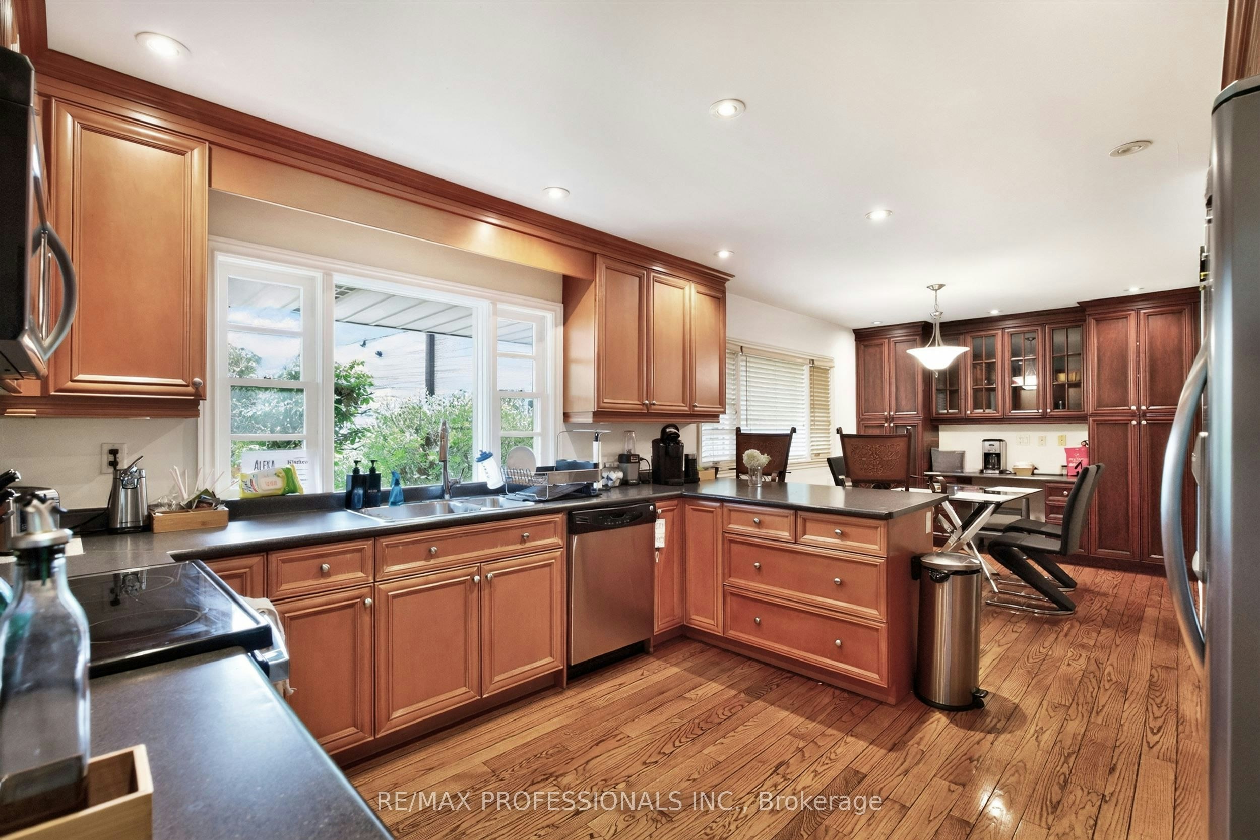 89 Valecrest Drive, Toronto, ON, M9A 4P5 - 11