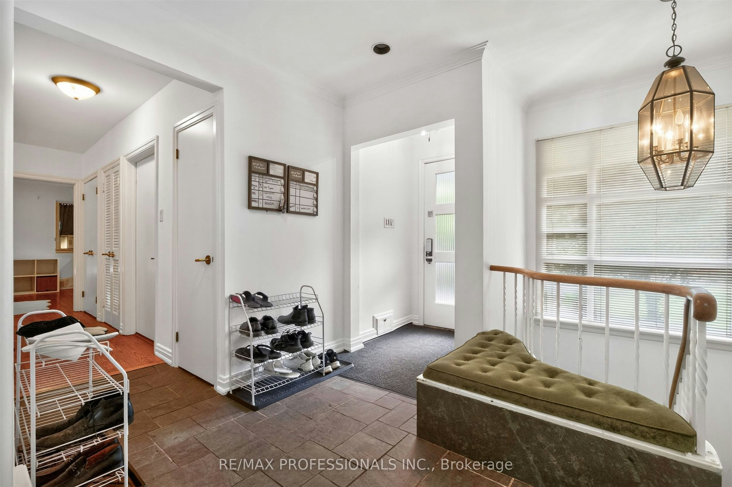 89 Valecrest Drive, Toronto, ON, M9A 4P5 - 4