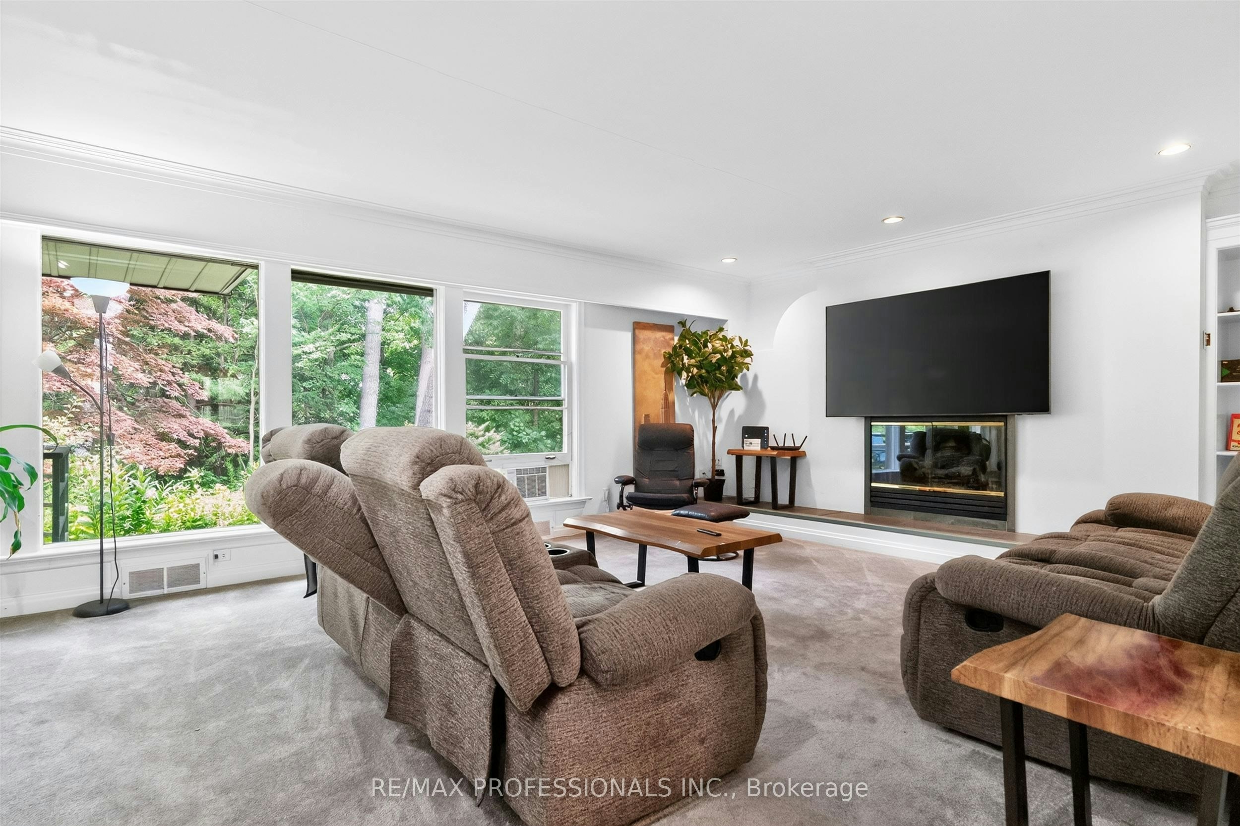 89 Valecrest Drive, Toronto, ON, M9A 4P5 - 5