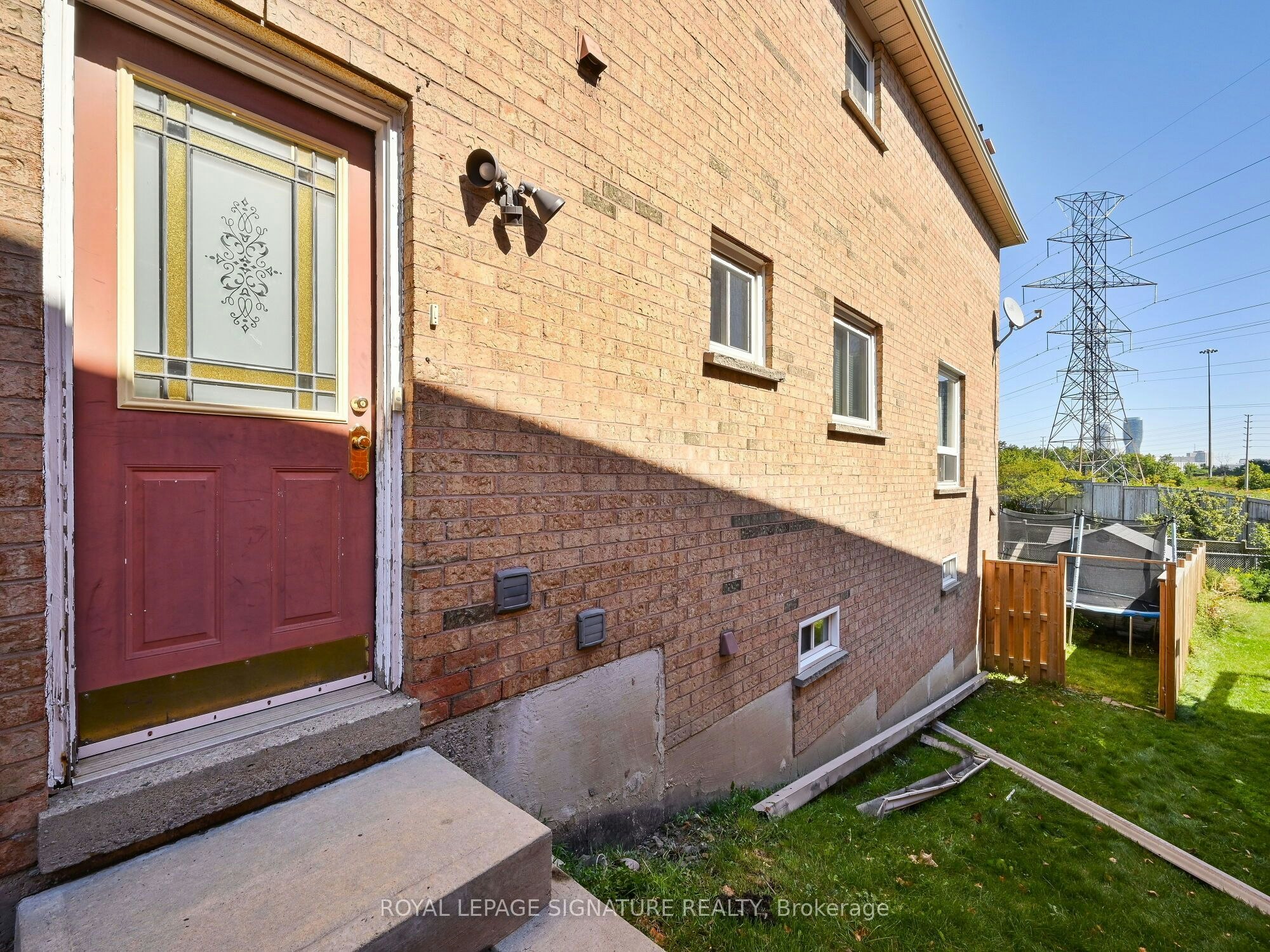 Lower-556 Farwell Crescent, Mississauga, ON, L5R 2A6 - 2
