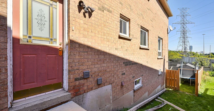 Lower-556 Farwell Crescent, Mississauga, ON, L5R 2A6 - 2