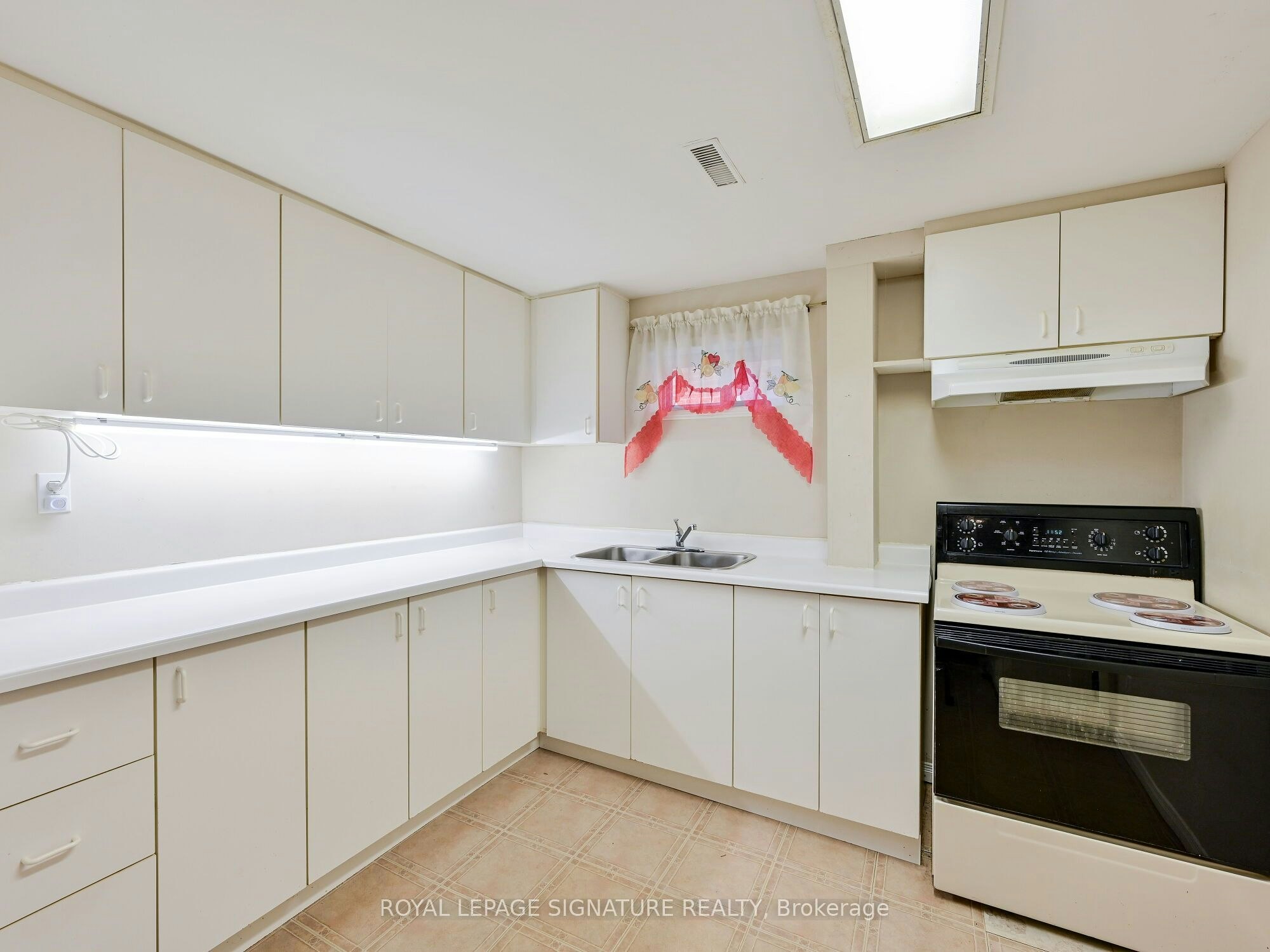 Lower-556 Farwell Crescent, Mississauga, ON, L5R 2A6 - 16