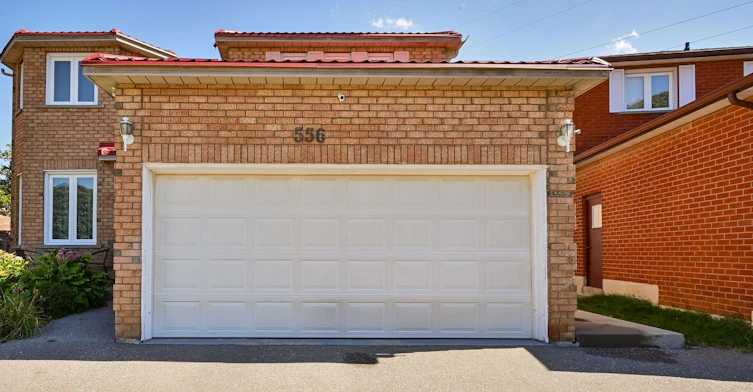 Lower-556 Farwell Crescent, Mississauga, ON, L5R 2A6