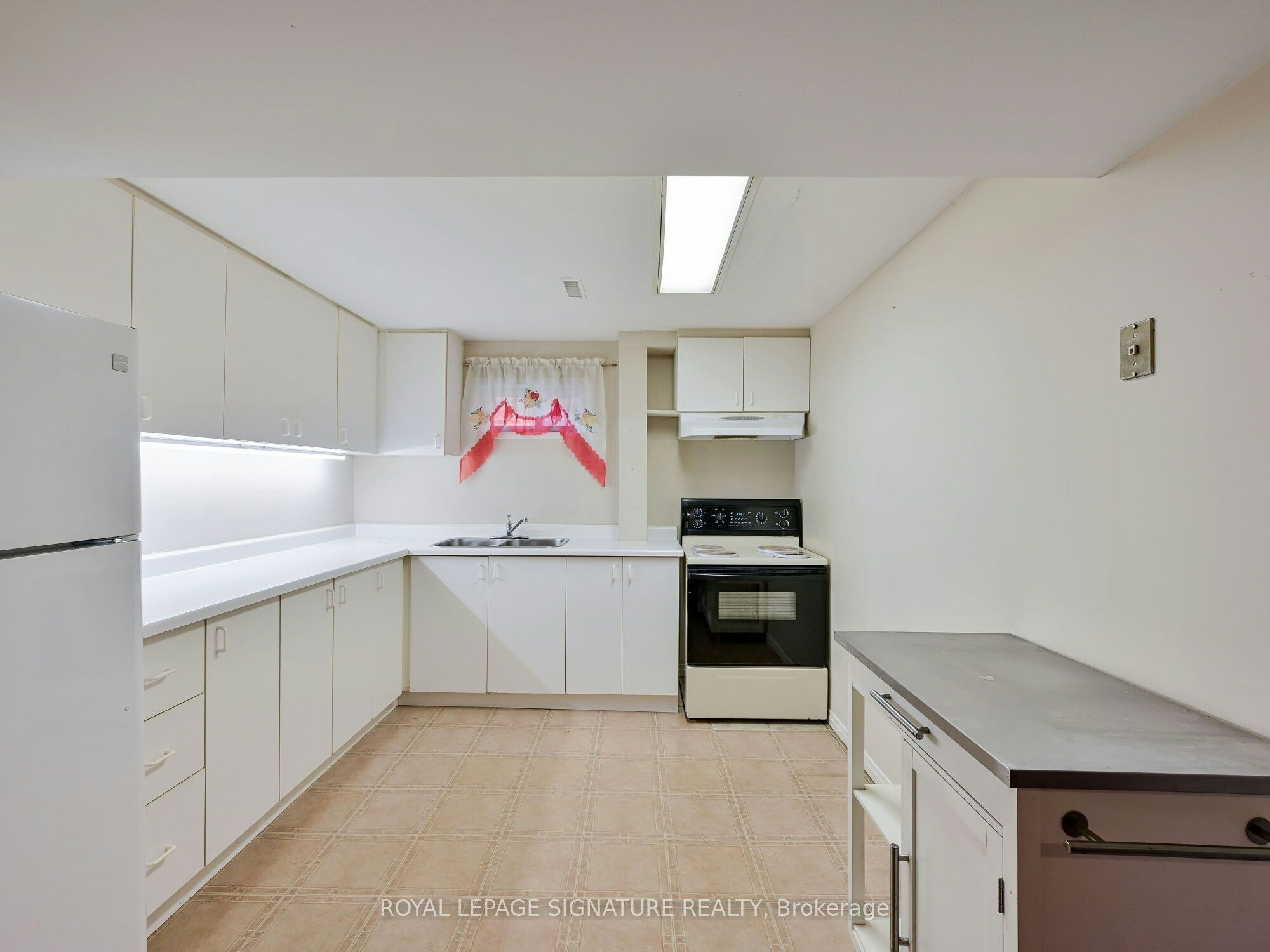 Lower-556 Farwell Crescent, Mississauga, ON, L5R 2A6 - 3