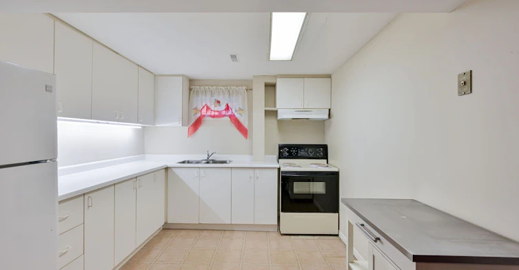 Lower-556 Farwell Crescent, Mississauga, ON, L5R 2A6 - 3