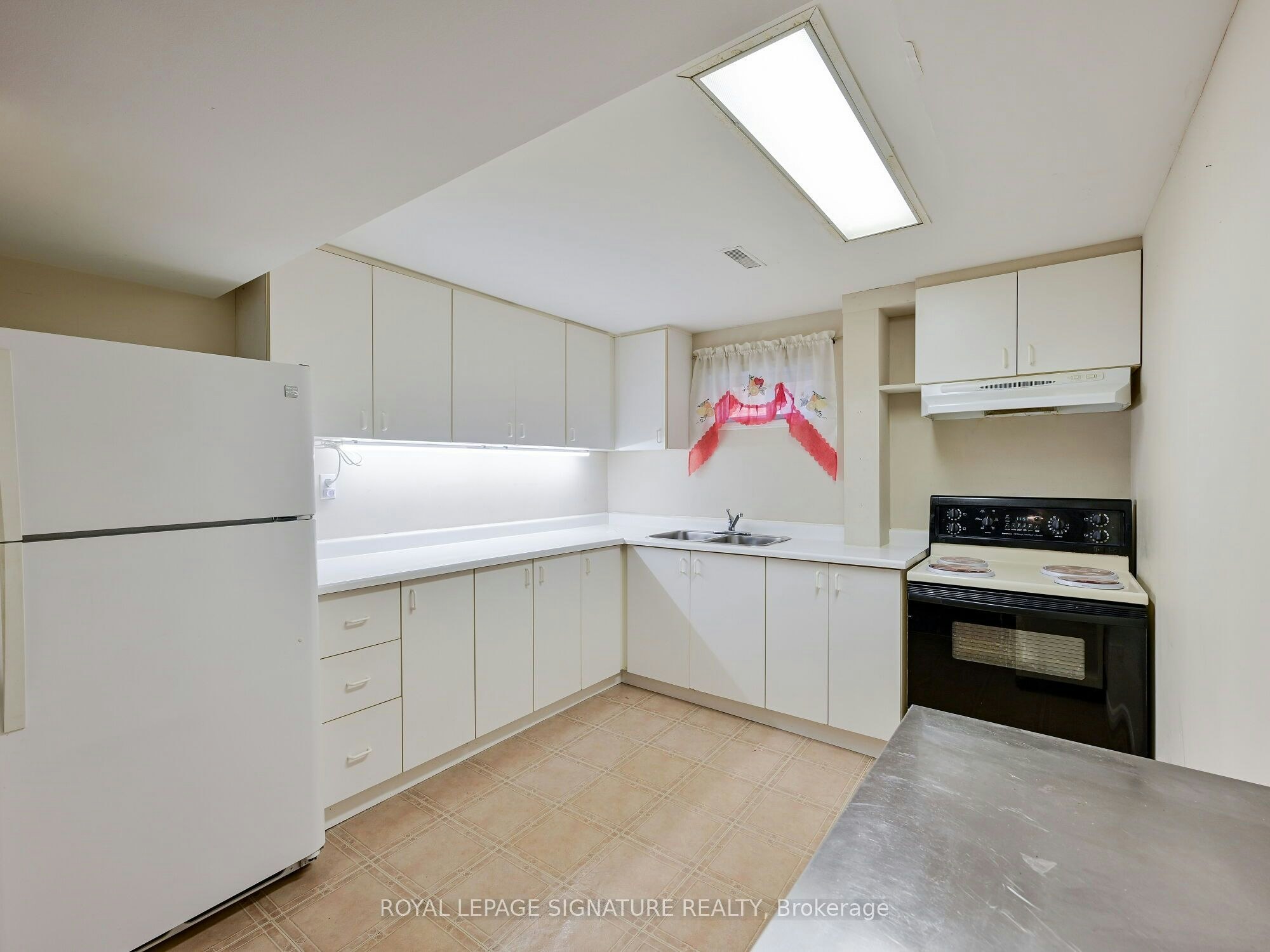 Lower-556 Farwell Crescent, Mississauga, ON, L5R 2A6 - 7