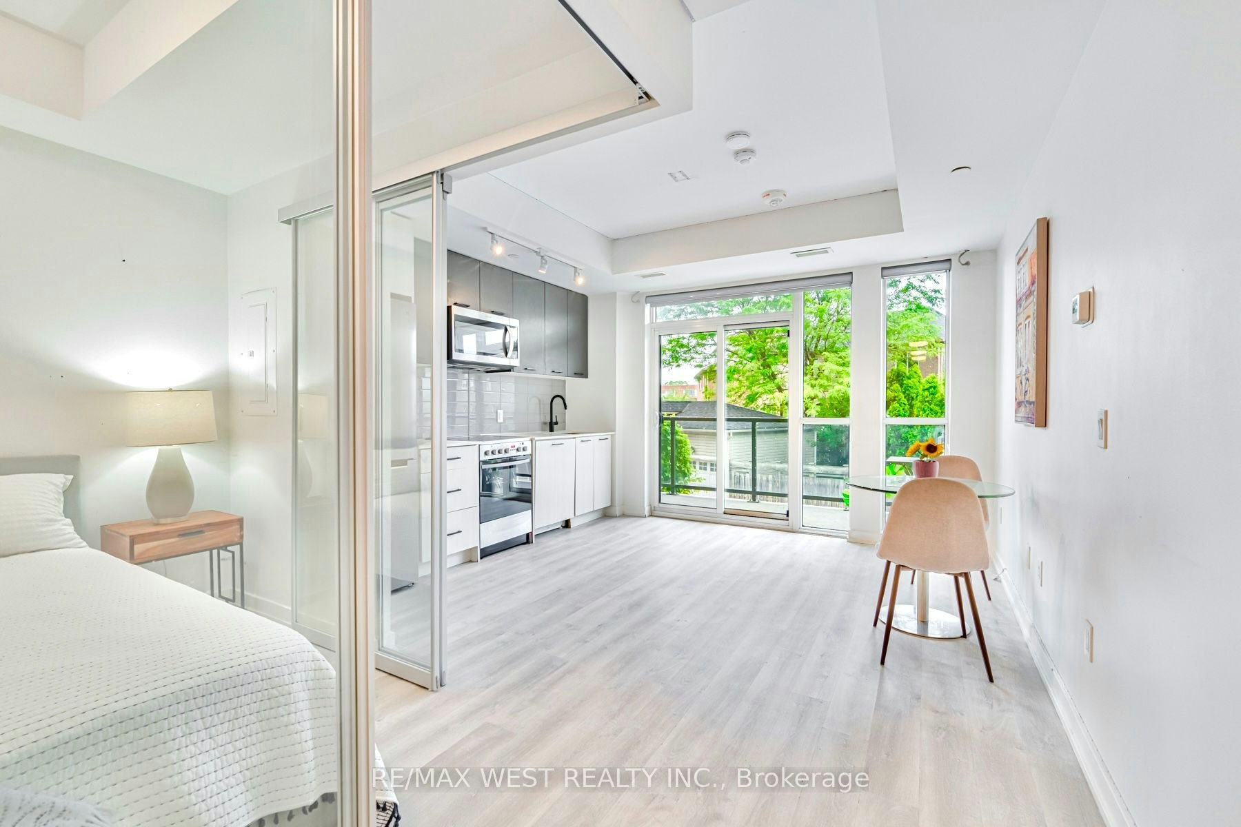 211-2300 St Clair Avenue W, Toronto, ON, M6N 0B3
