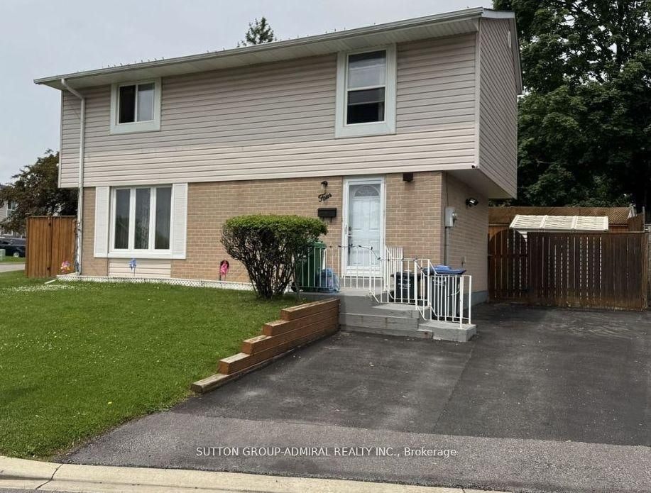 4 Hardcastle Court, Brampton, ON, L6S 2A9