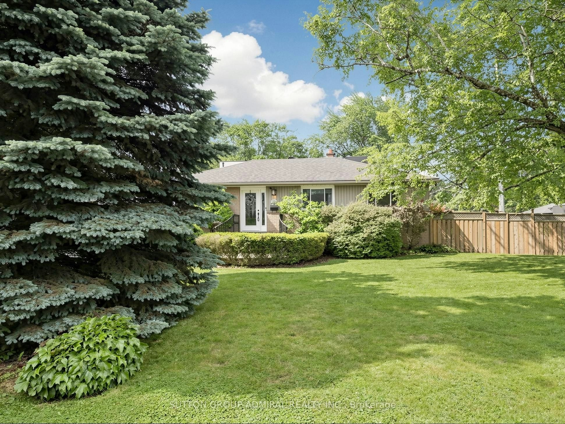 1864 Hindhead Road, Mississauga, ON, L5J 1N6
