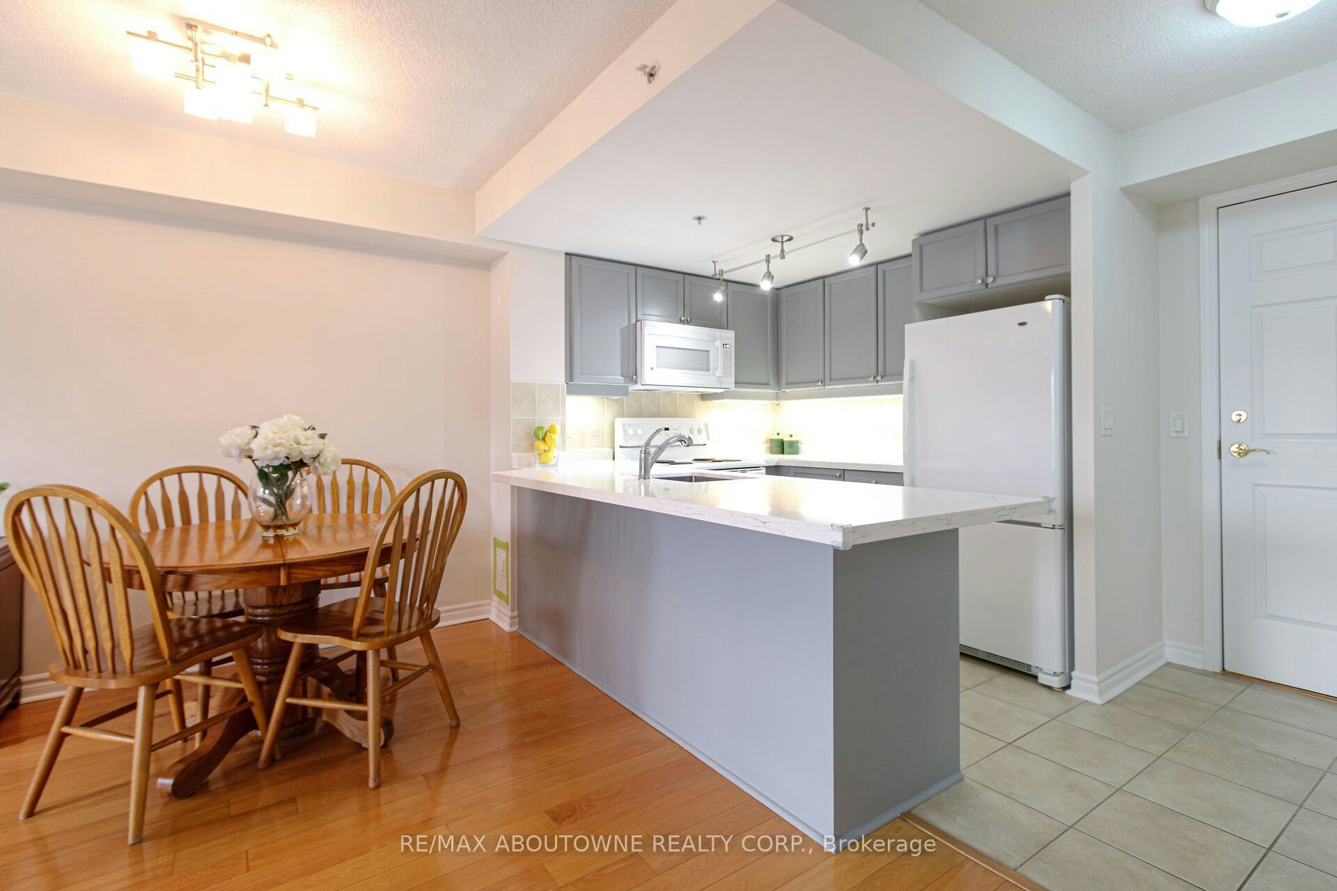 1002-350 Princess Royal Drive, Mississauga, ON, L5B 4N1 - 11