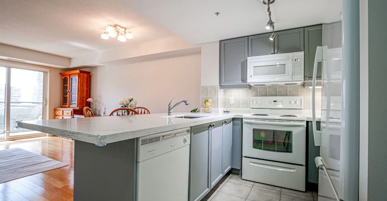 1002-350 Princess Royal Drive, Mississauga, ON, L5B 4N1 - 6