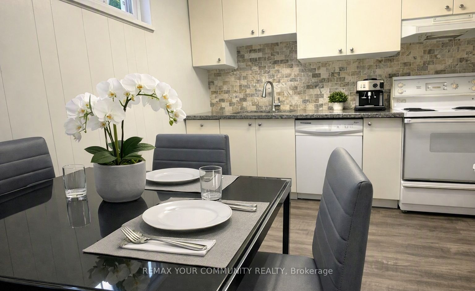 22 Baleberry Crescent, Toronto, ON, M9P 3L2 - 2