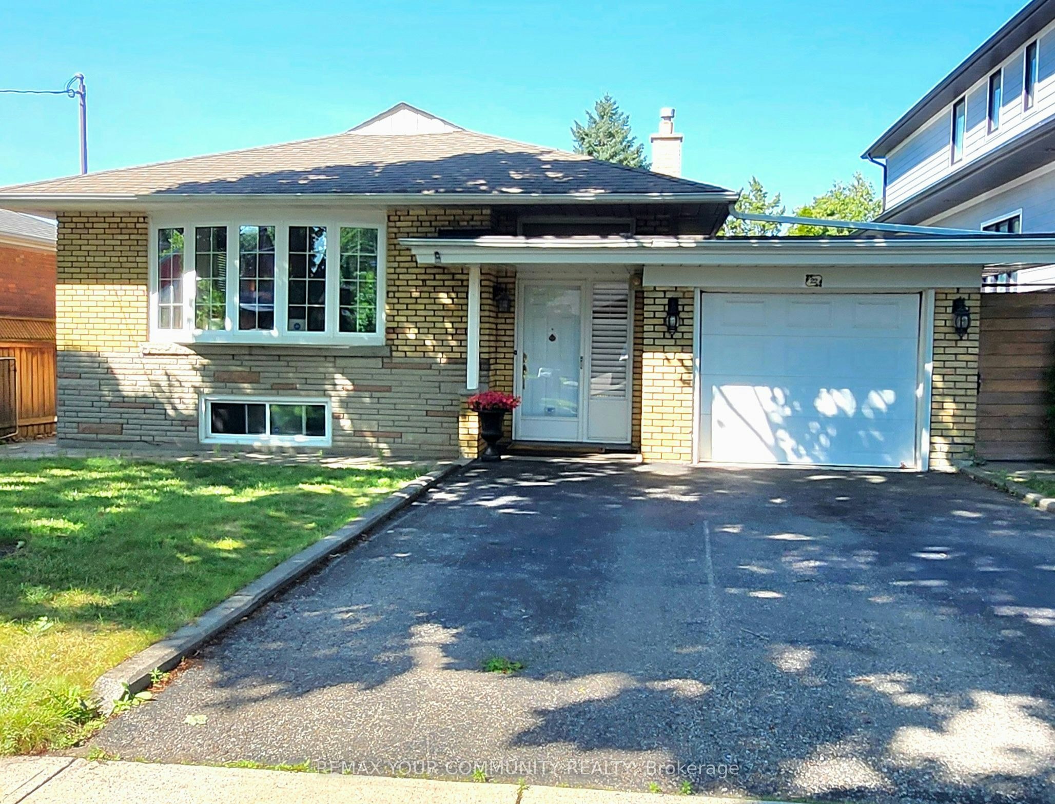 22 Baleberry Crescent, Toronto, ON, M9P 3L2