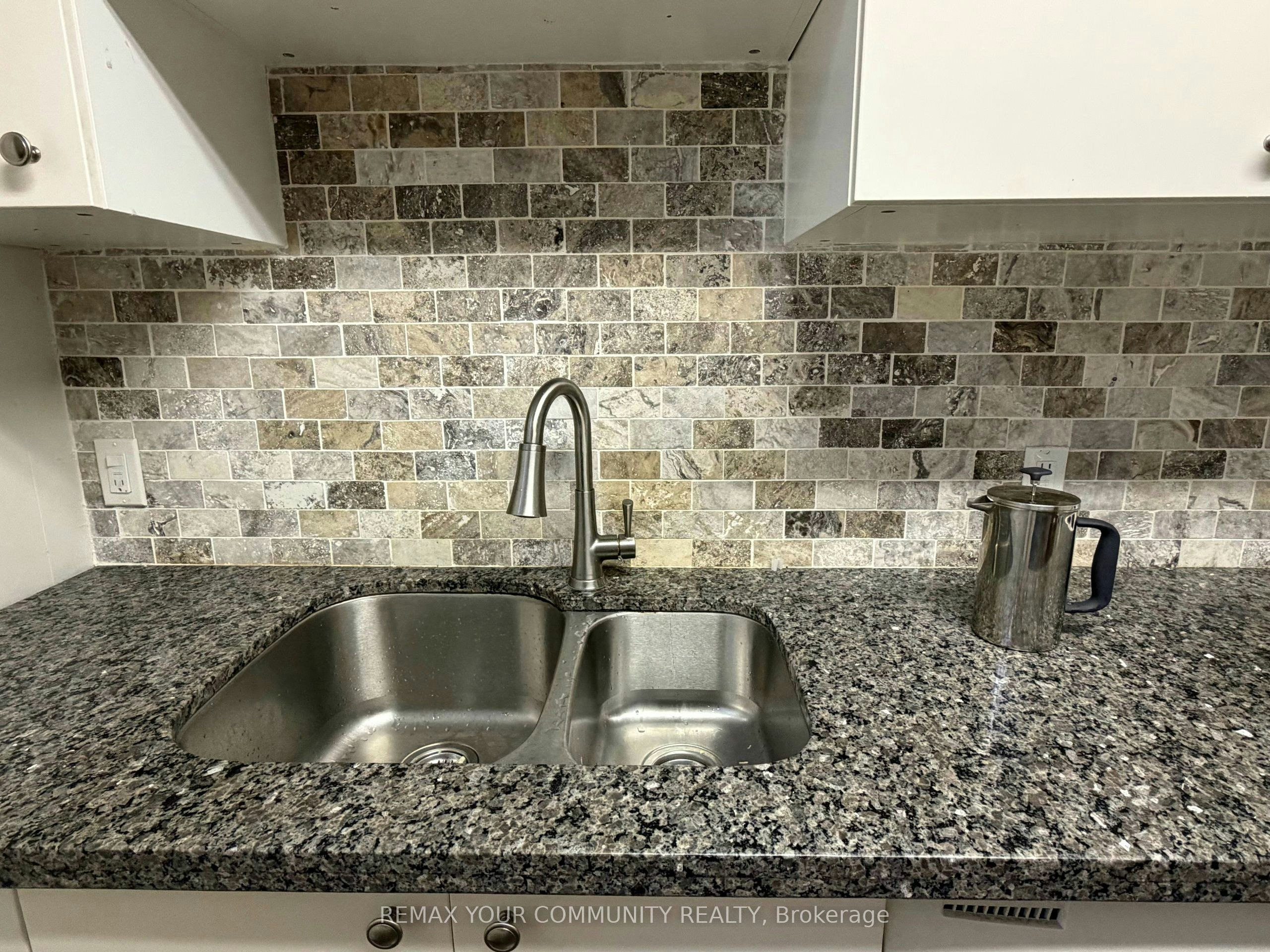 22 Baleberry Crescent, Toronto, ON, M9P 3L2 - 3