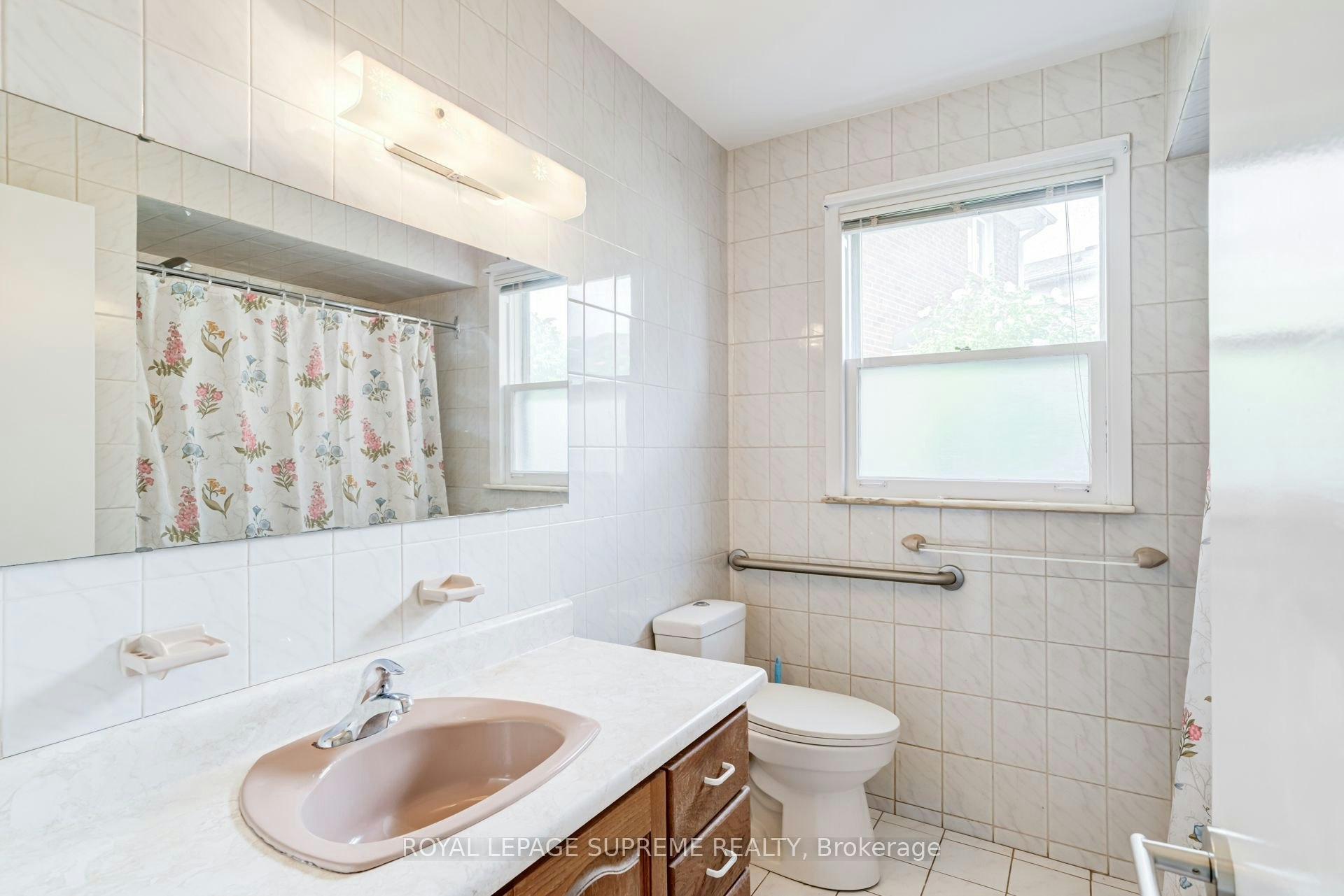 Main-5 Paramount Court, Toronto, ON, M6M 2L3 - 22