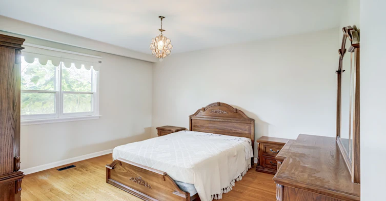 Main-5 Paramount Court, Toronto, ON, M6M 2L3 - 16