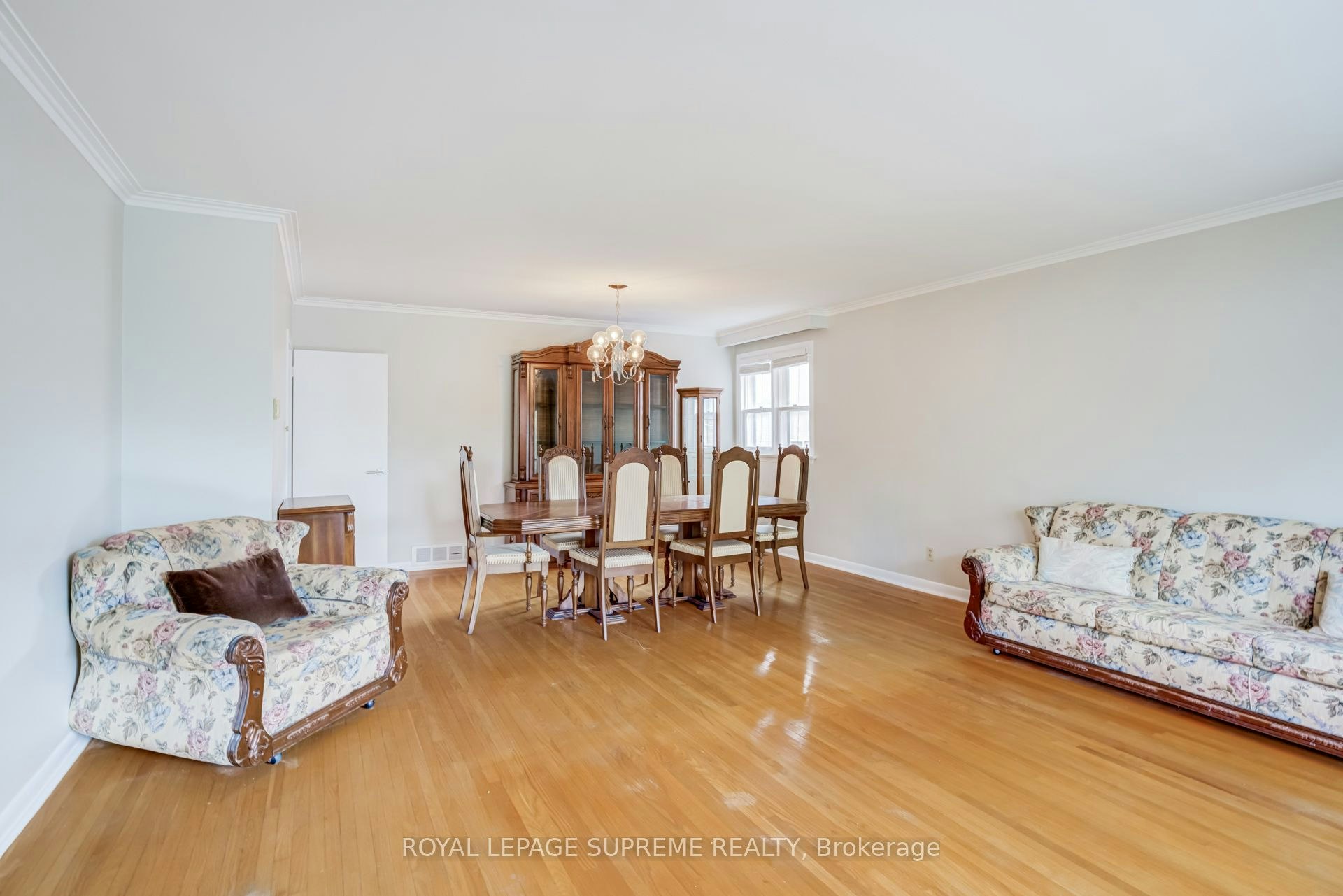 Main-5 Paramount Court, Toronto, ON, M6M 2L3 - 7