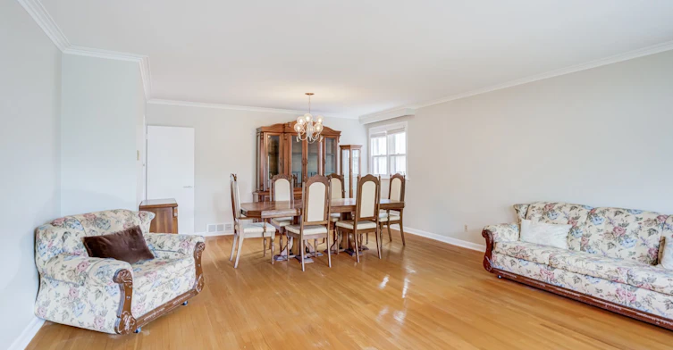 Main-5 Paramount Court, Toronto, ON, M6M 2L3 - 7