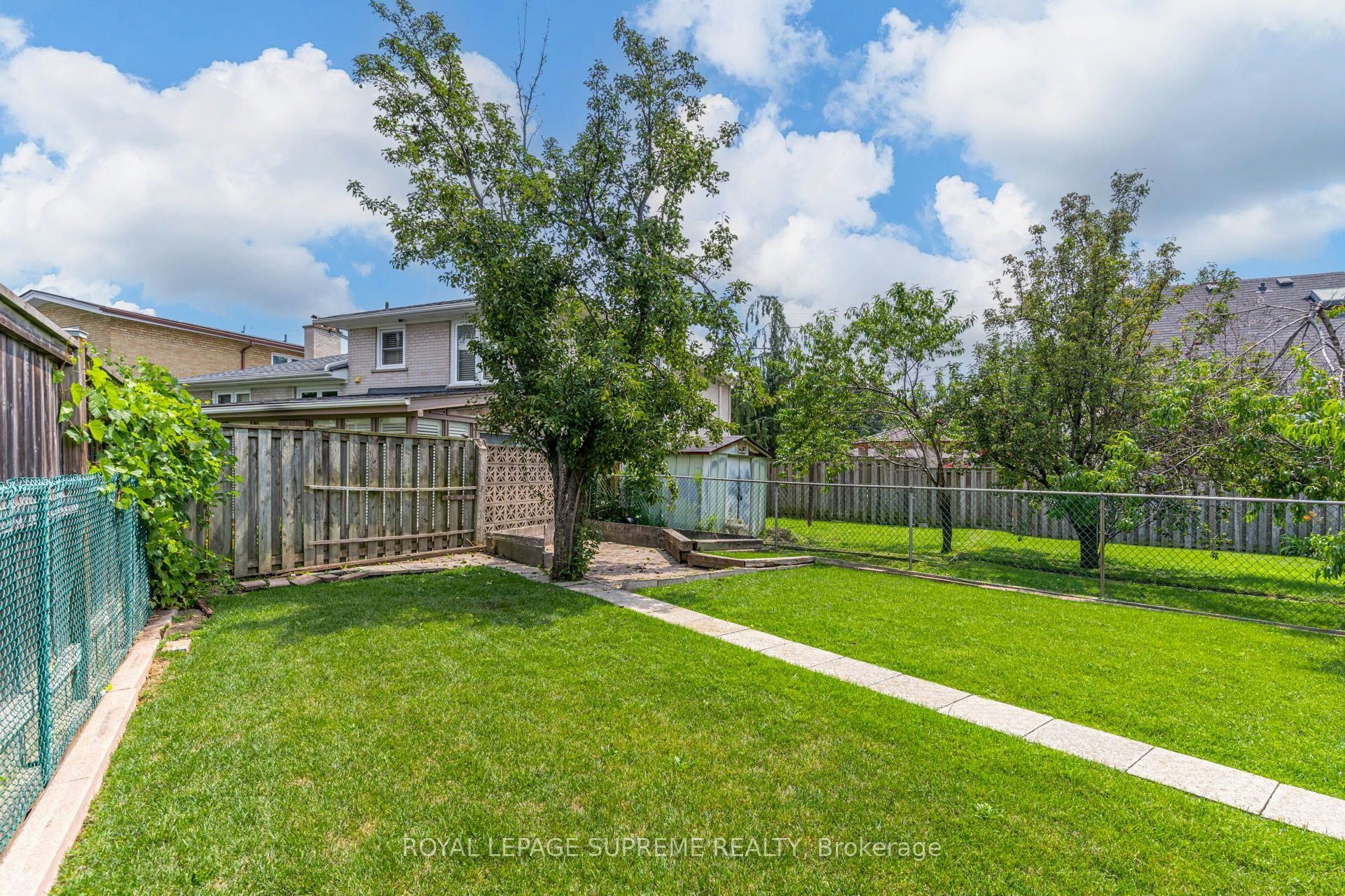 Main-5 Paramount Court, Toronto, ON, M6M 2L3 - 27