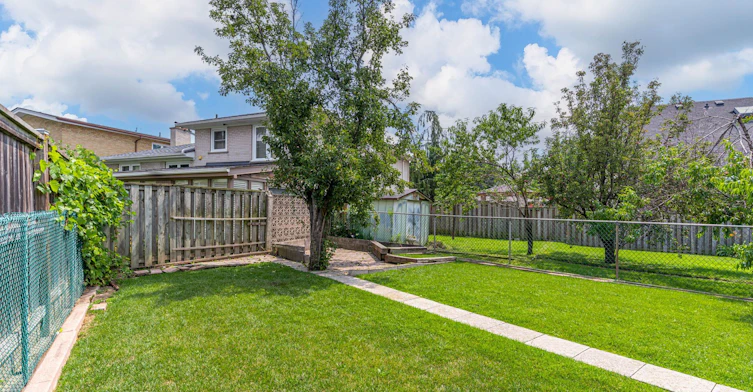 Main-5 Paramount Court, Toronto, ON, M6M 2L3 - 27