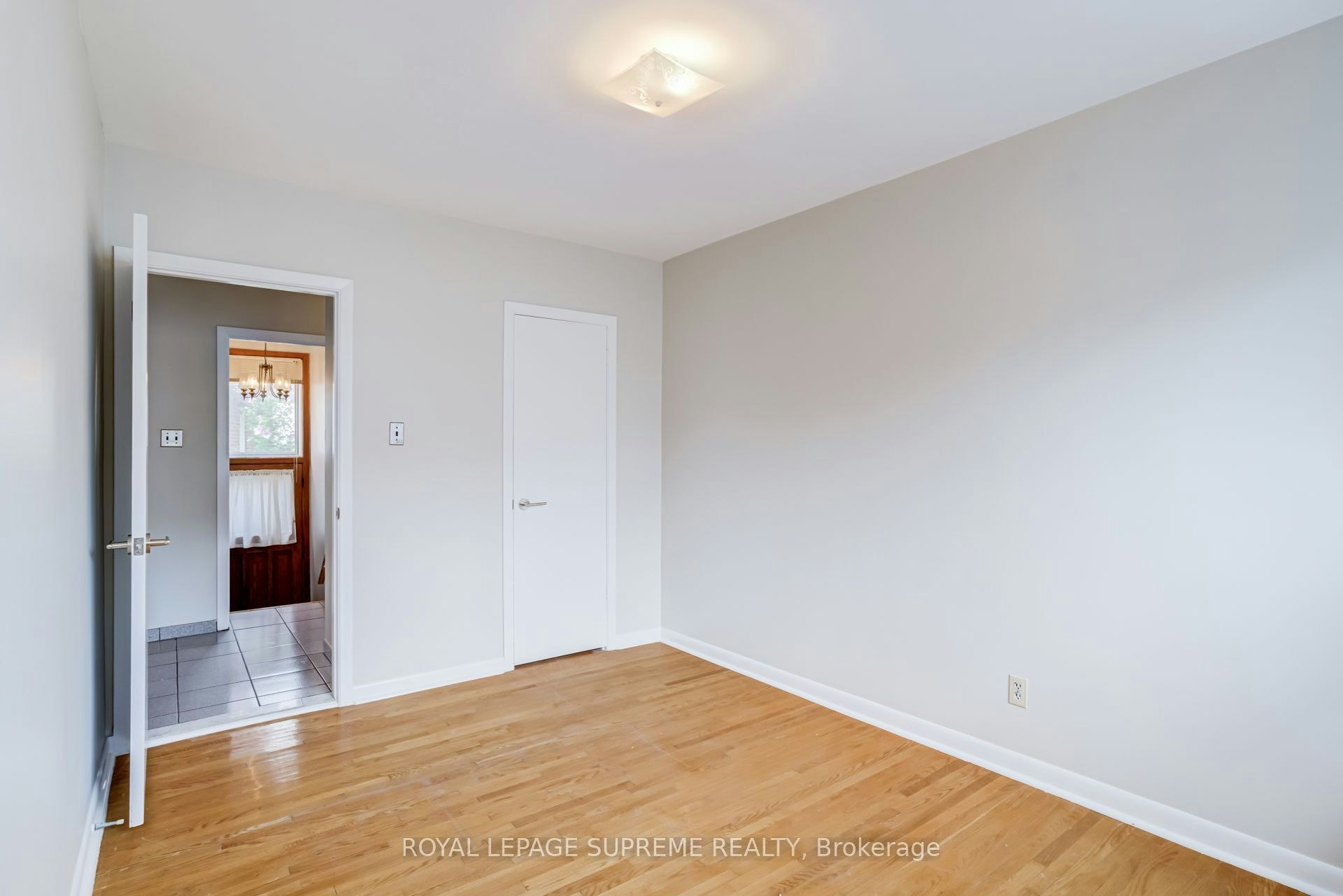 Main-5 Paramount Court, Toronto, ON, M6M 2L3 - 21