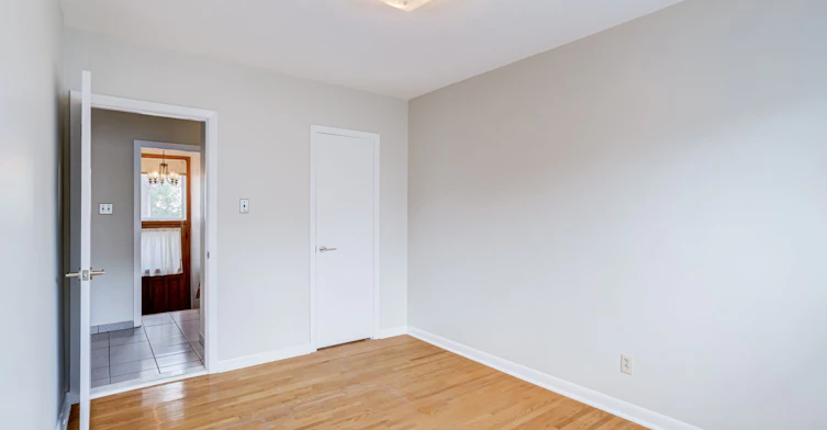 Main-5 Paramount Court, Toronto, ON, M6M 2L3 - 21