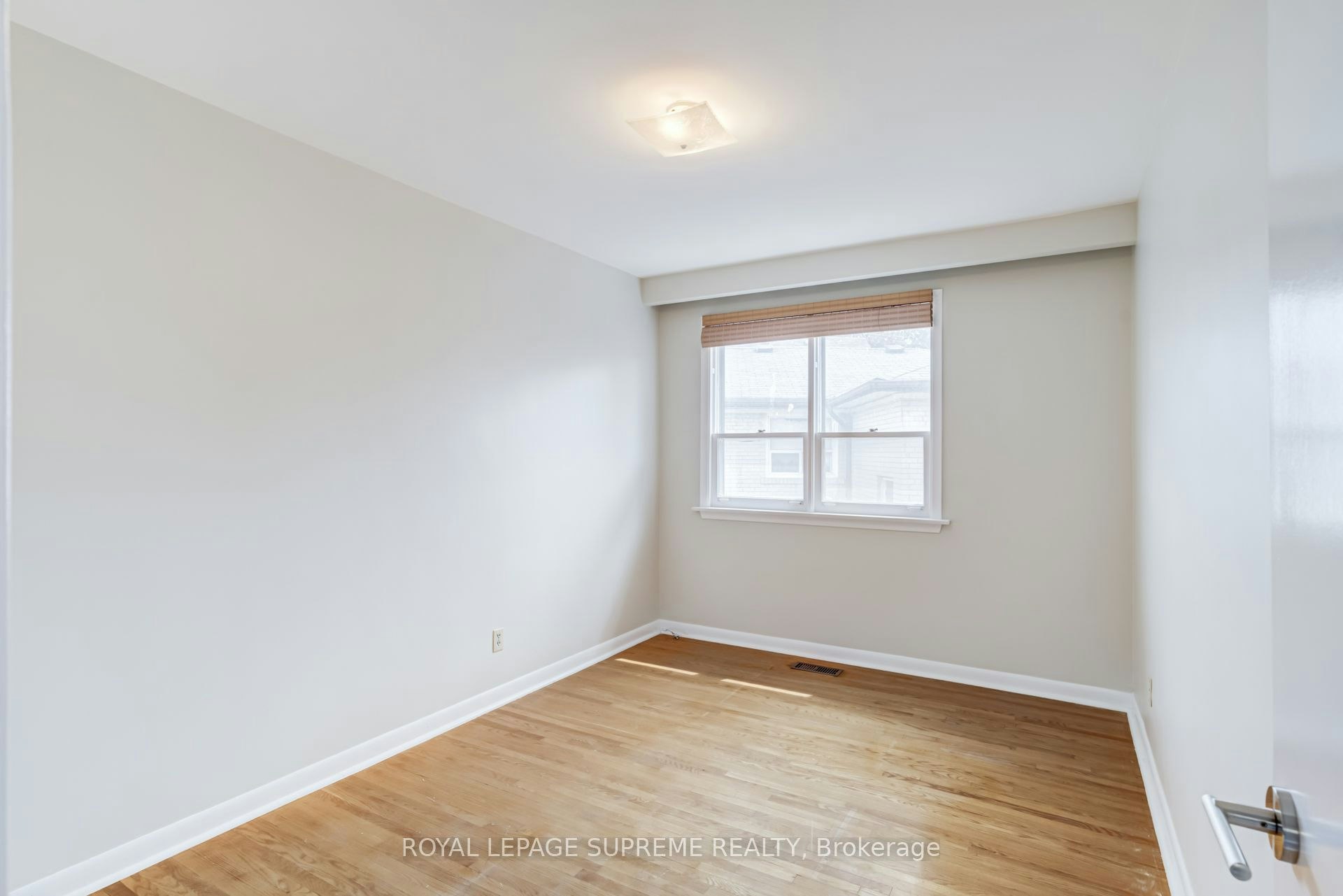 Main-5 Paramount Court, Toronto, ON, M6M 2L3 - 20