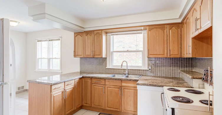 Main-5 Paramount Court, Toronto, ON, M6M 2L3 - 10