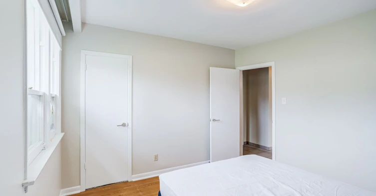 Main-5 Paramount Court, Toronto, ON, M6M 2L3 - 19