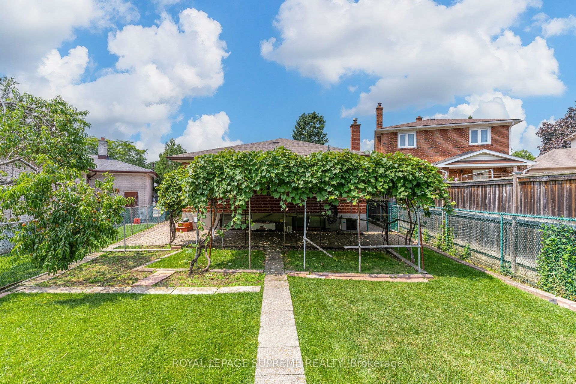 Main-5 Paramount Court, Toronto, ON, M6M 2L3 - 30
