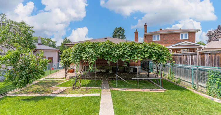 Main-5 Paramount Court, Toronto, ON, M6M 2L3 - 30