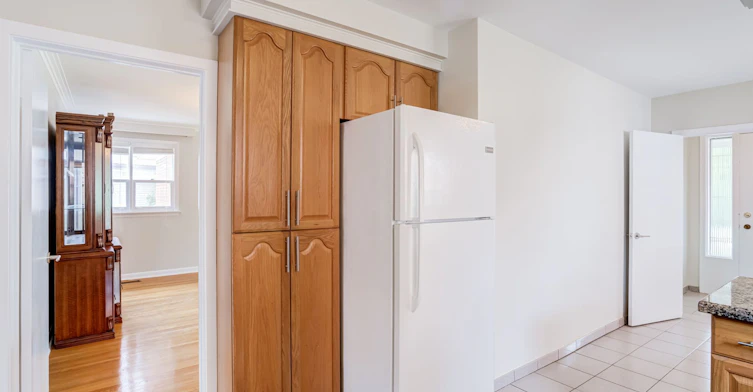 Main-5 Paramount Court, Toronto, ON, M6M 2L3 - 14