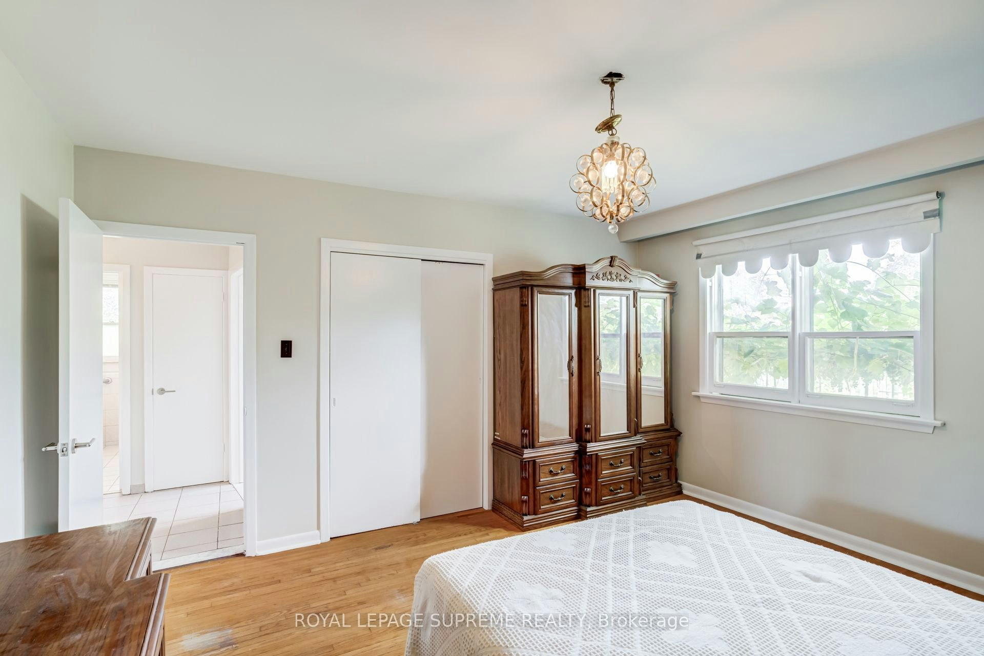 Main-5 Paramount Court, Toronto, ON, M6M 2L3 - 17