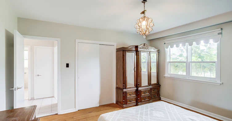 Main-5 Paramount Court, Toronto, ON, M6M 2L3 - 17