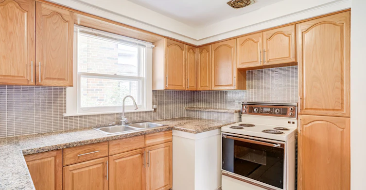 Main-5 Paramount Court, Toronto, ON, M6M 2L3 - 13