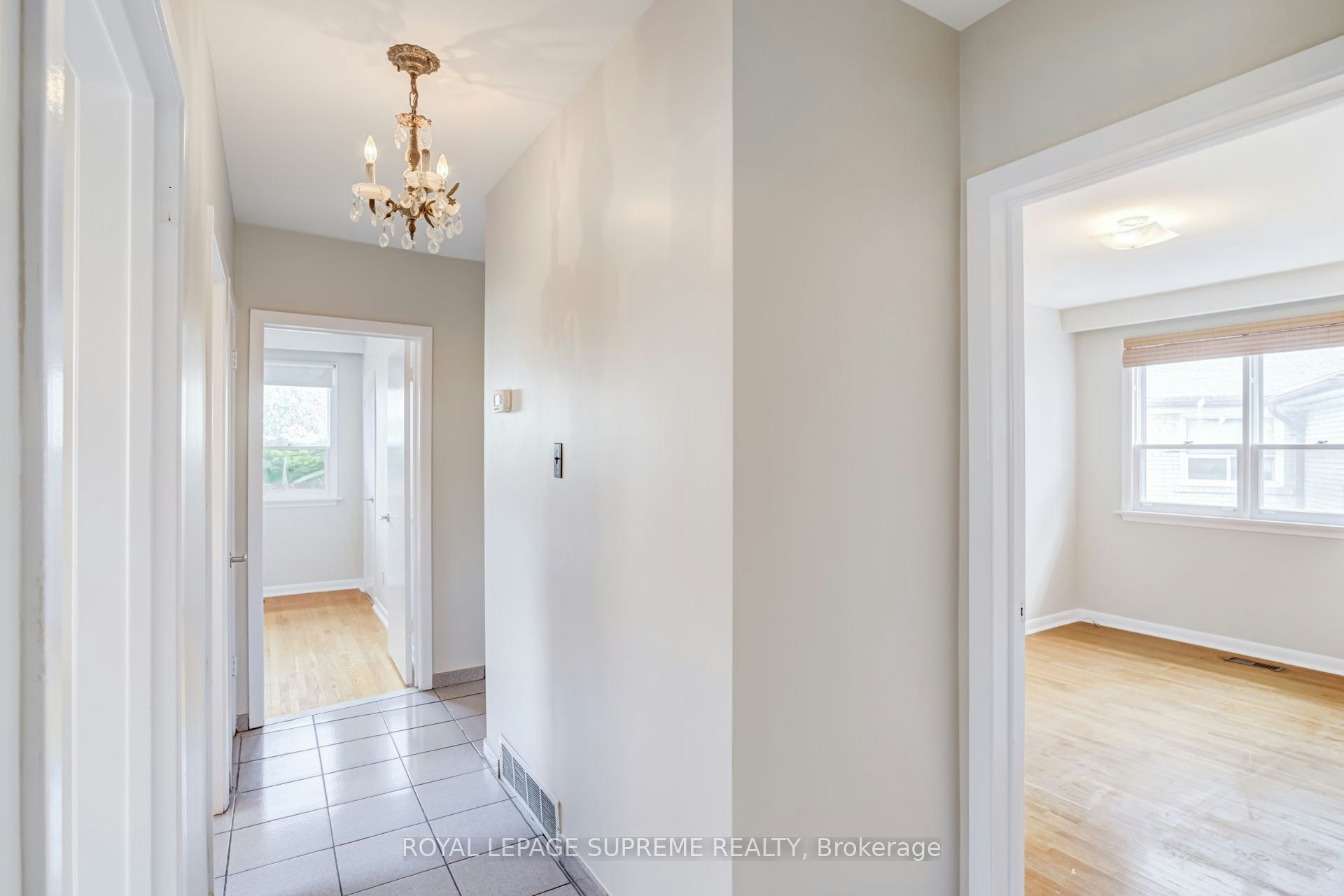 Main-5 Paramount Court, Toronto, ON, M6M 2L3 - 15