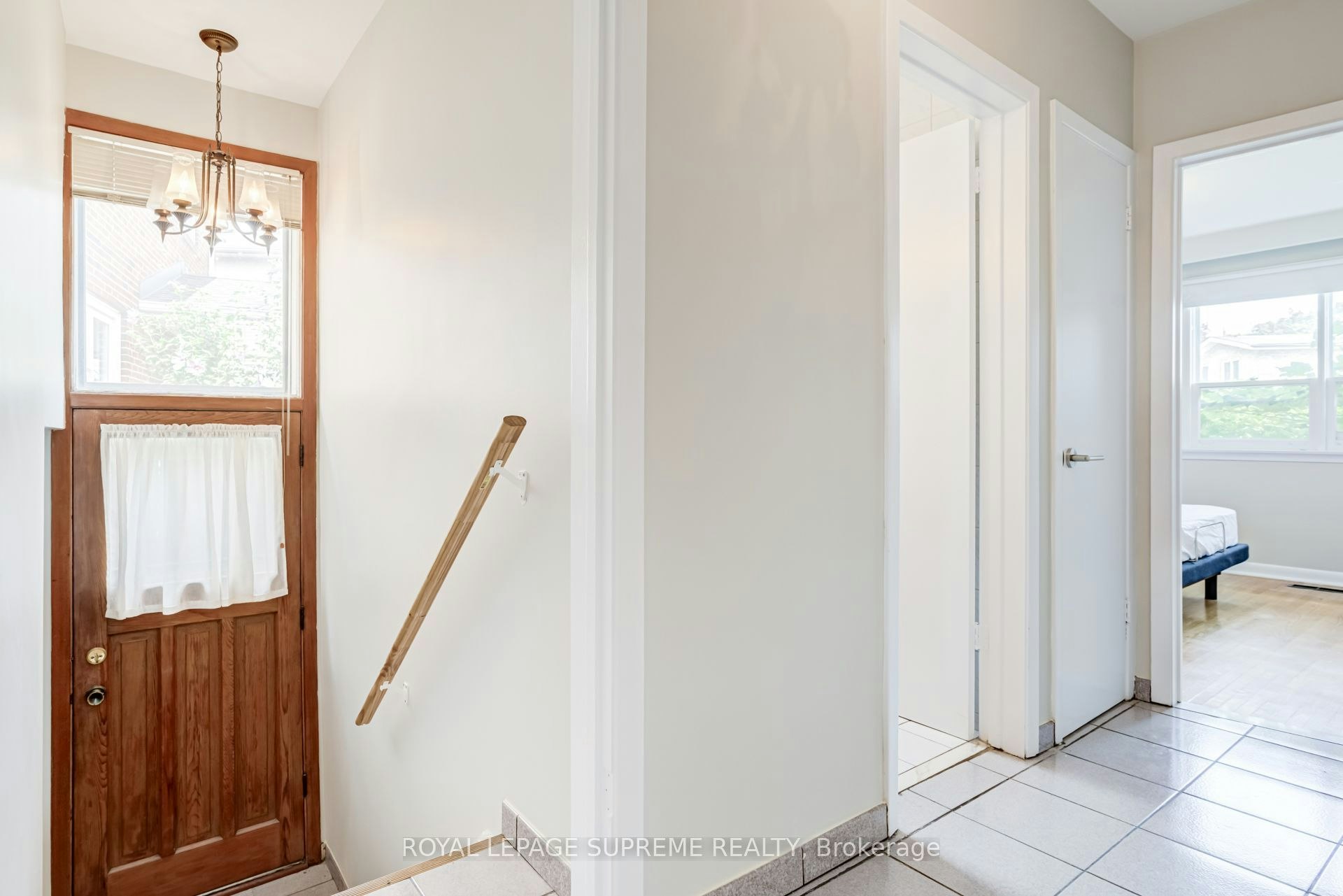 Main-5 Paramount Court, Toronto, ON, M6M 2L3 - 23